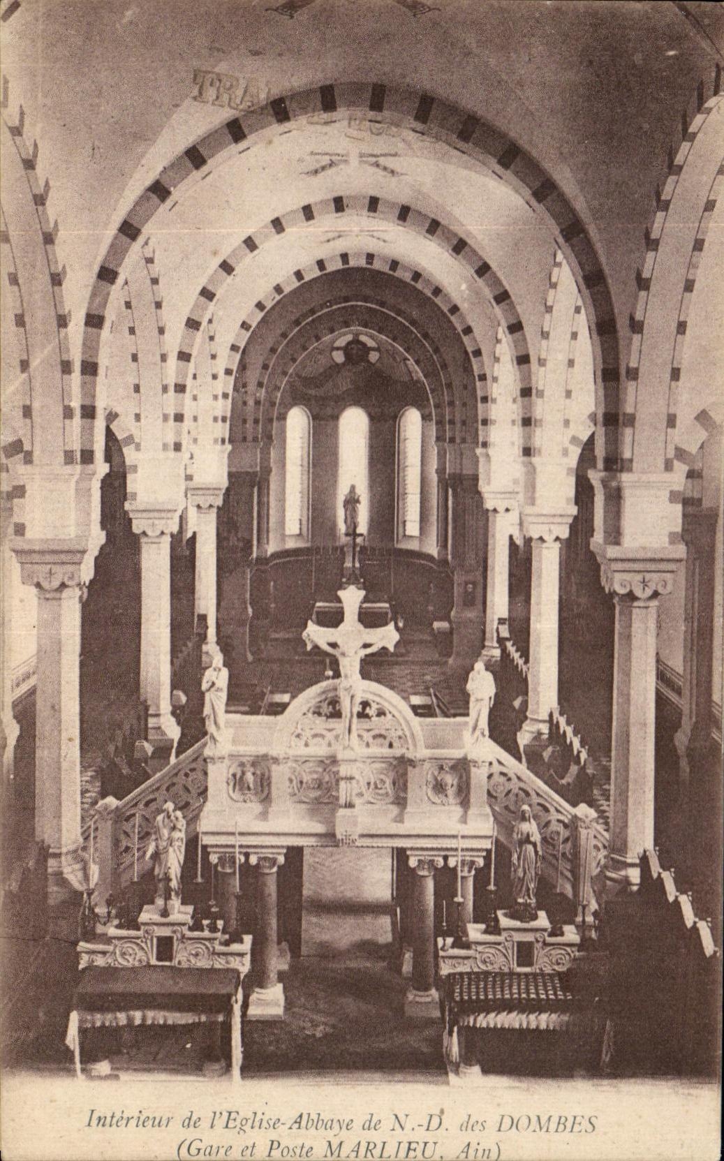 CPA Interieur of Eglise Abbey of Nof Dombes Parks and posts Marlieu