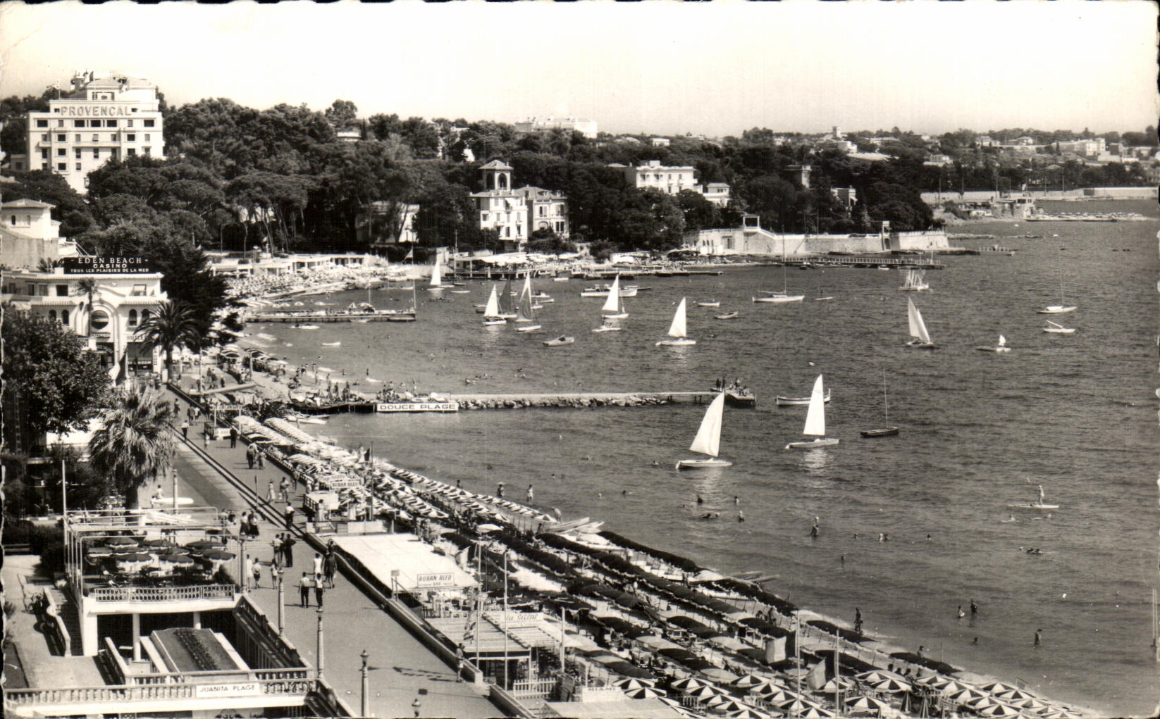 CPA Cote D Azur Juan les Pins Les plages et le provencal