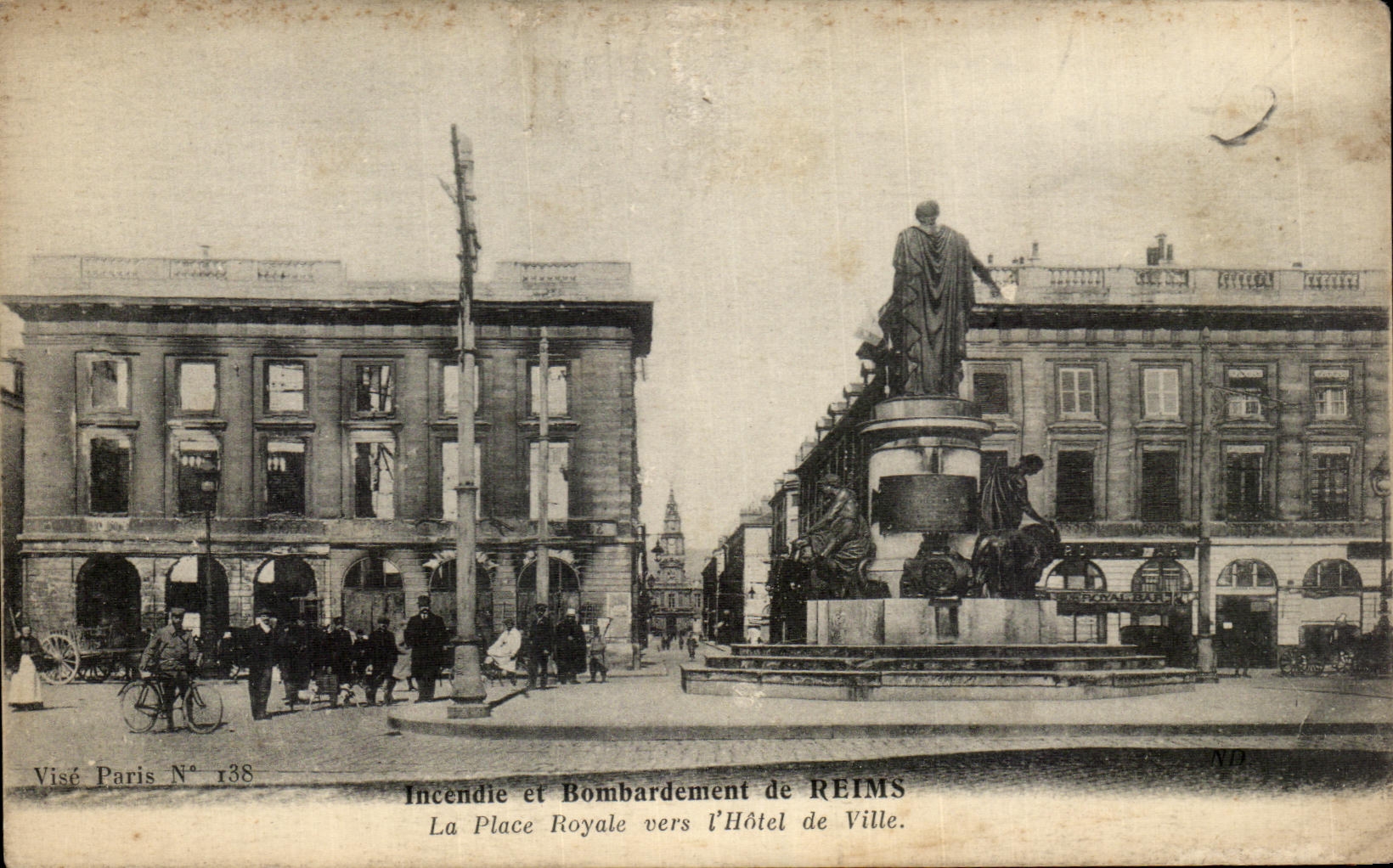 CPA Sets fire to and Bombardment of Reims the Royale place towards town hall Militaria