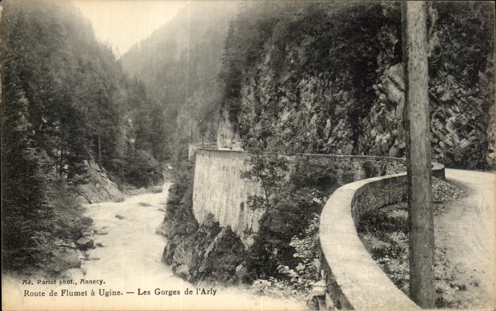 CPA Route de Flumet a Ugine Les Gorges de l Arly