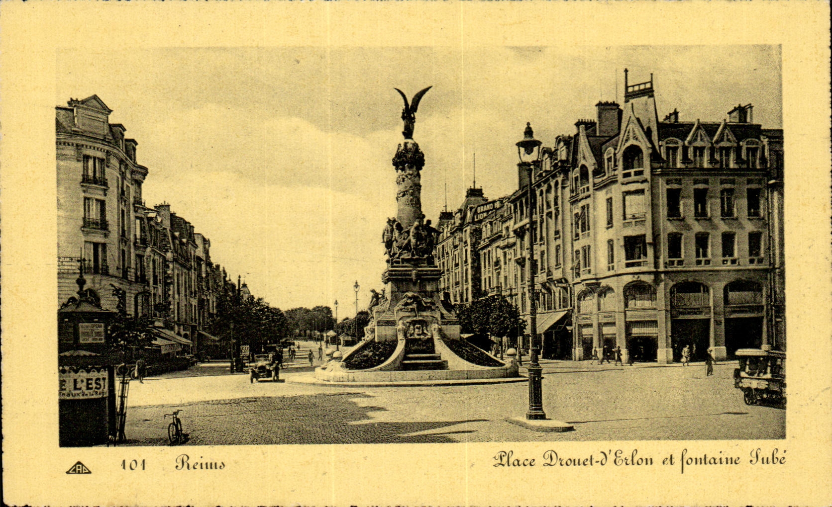 CPA Reims Places Drouet Erlon and fountain