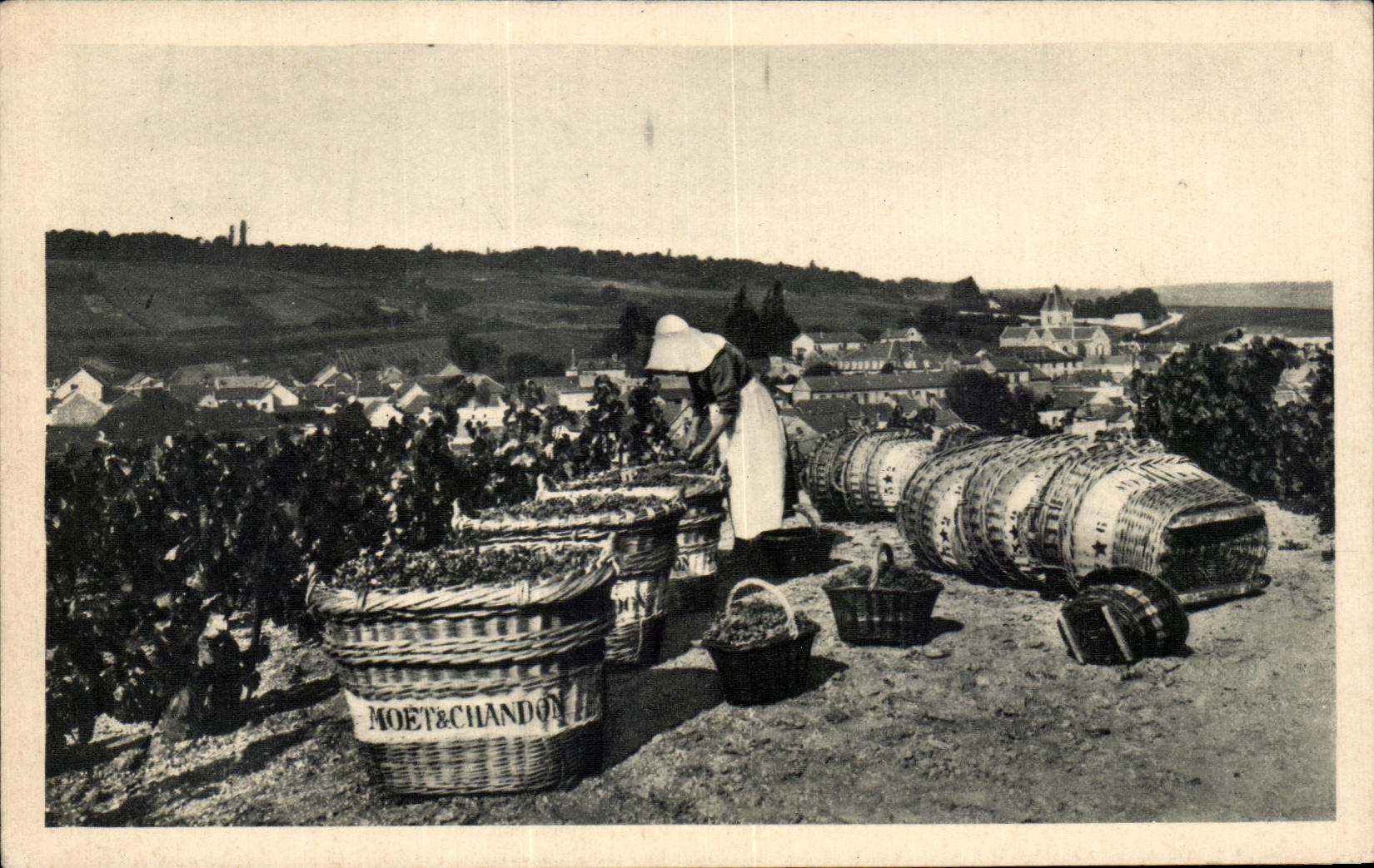 CPA Scene of vintage has Mesnil on Oger Moet and Chandon Champagne