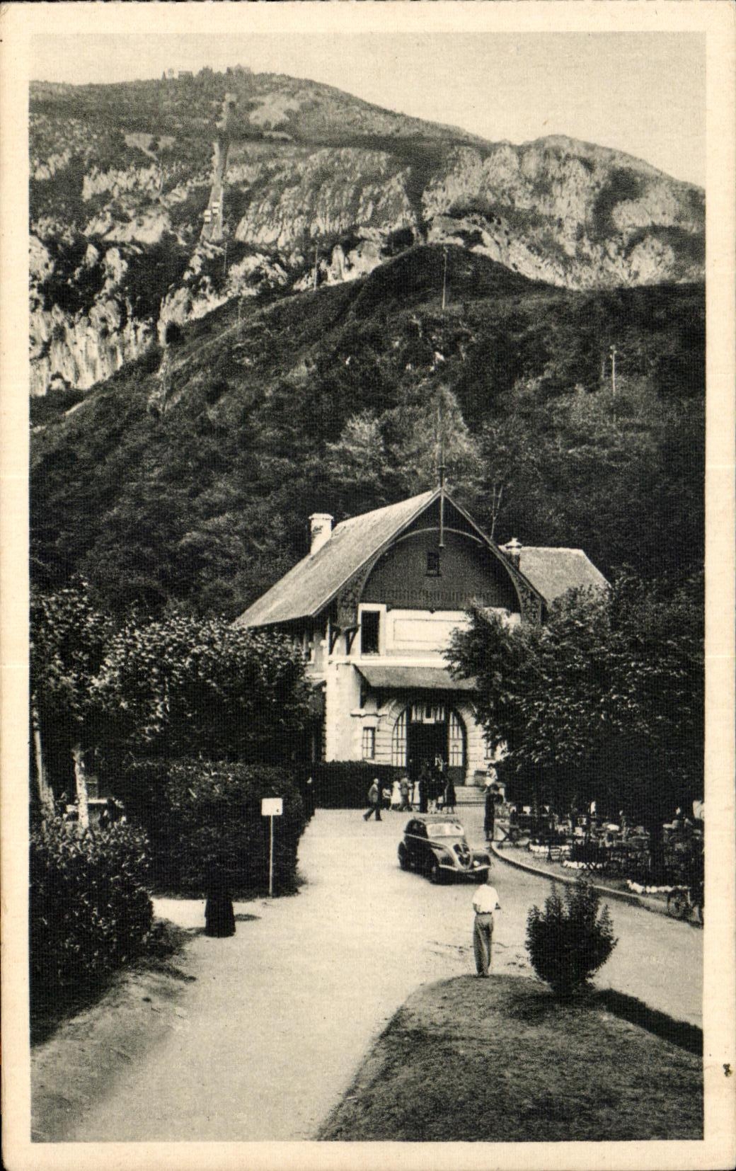 CPA Lourdes La Gare du Pic du Jer Automobile