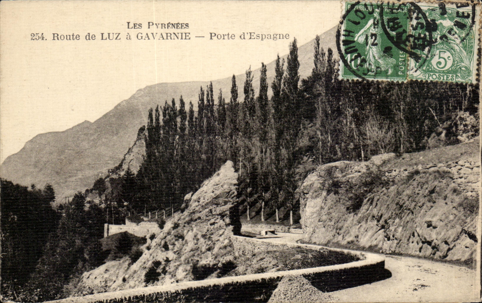 CPA Route de Luz a Gavarnie Porte d Espagne