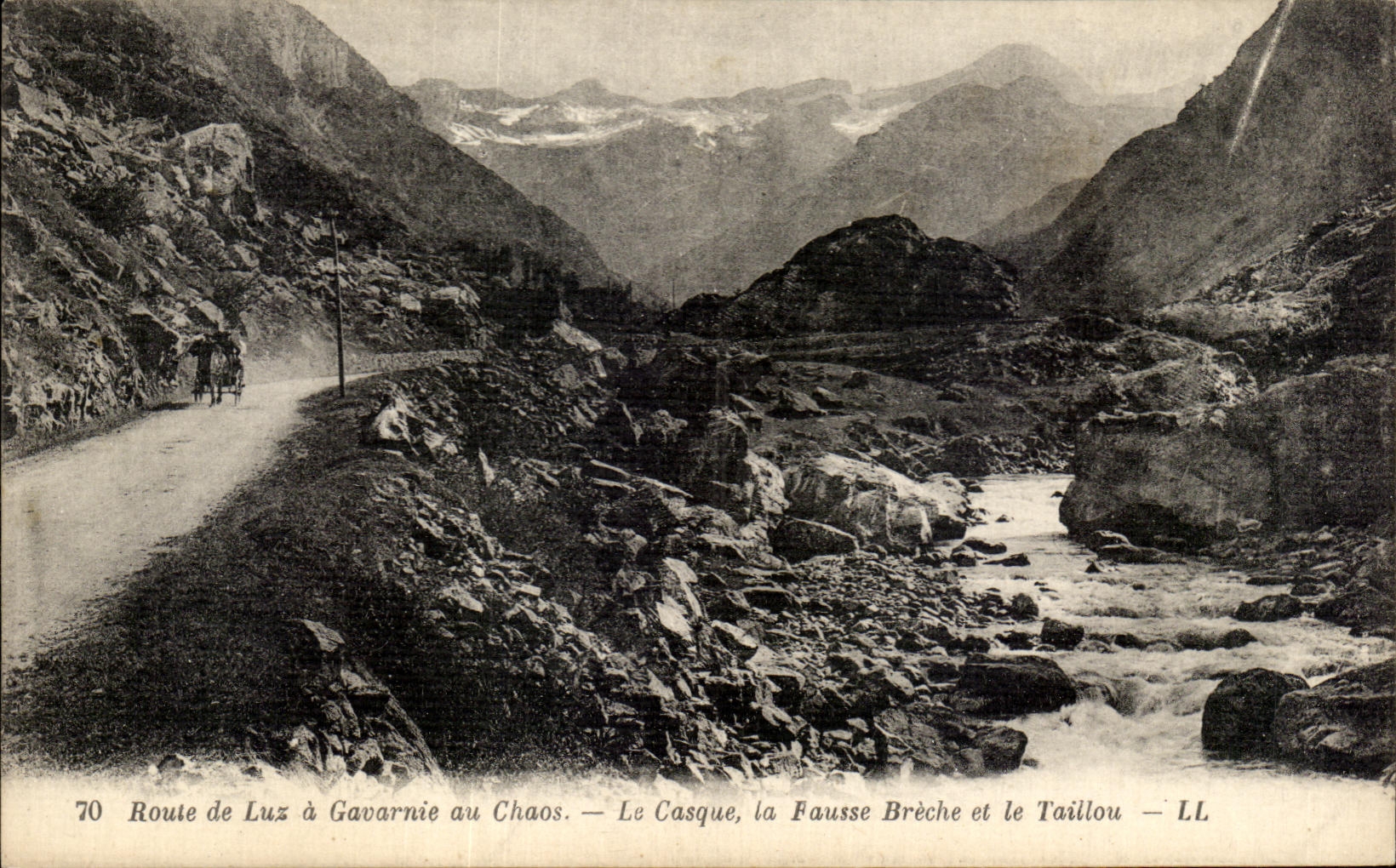 CPA Route de Luz a Gavarnie au Chaos Le Casque la Fausse Breche et le Taillou