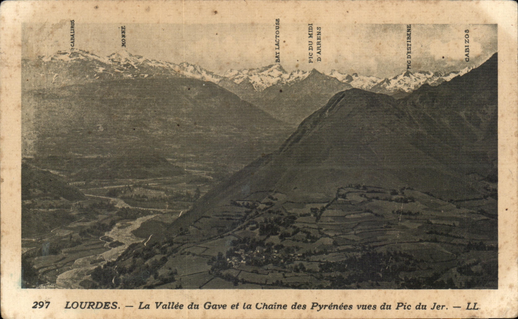 CPA Lourdes La Vallee du Gave et Chaine des Pyrenees Vues du Pic du Jer