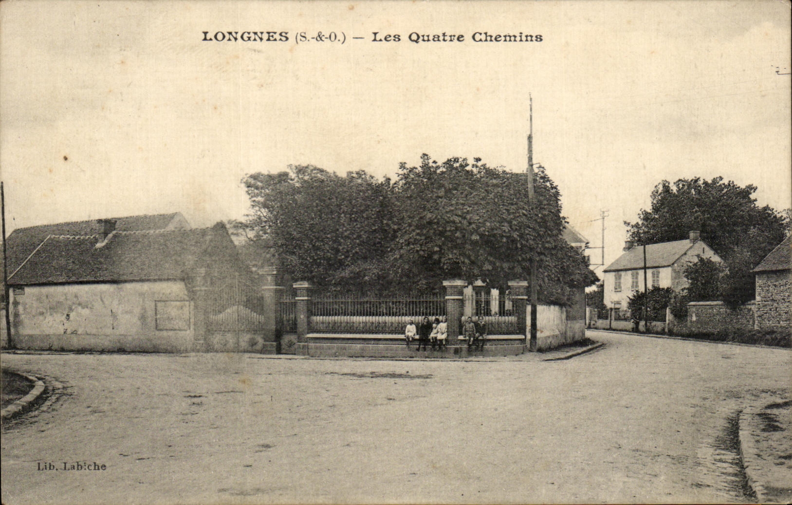 CPA Longnes (S   O) Les Quatve chemins