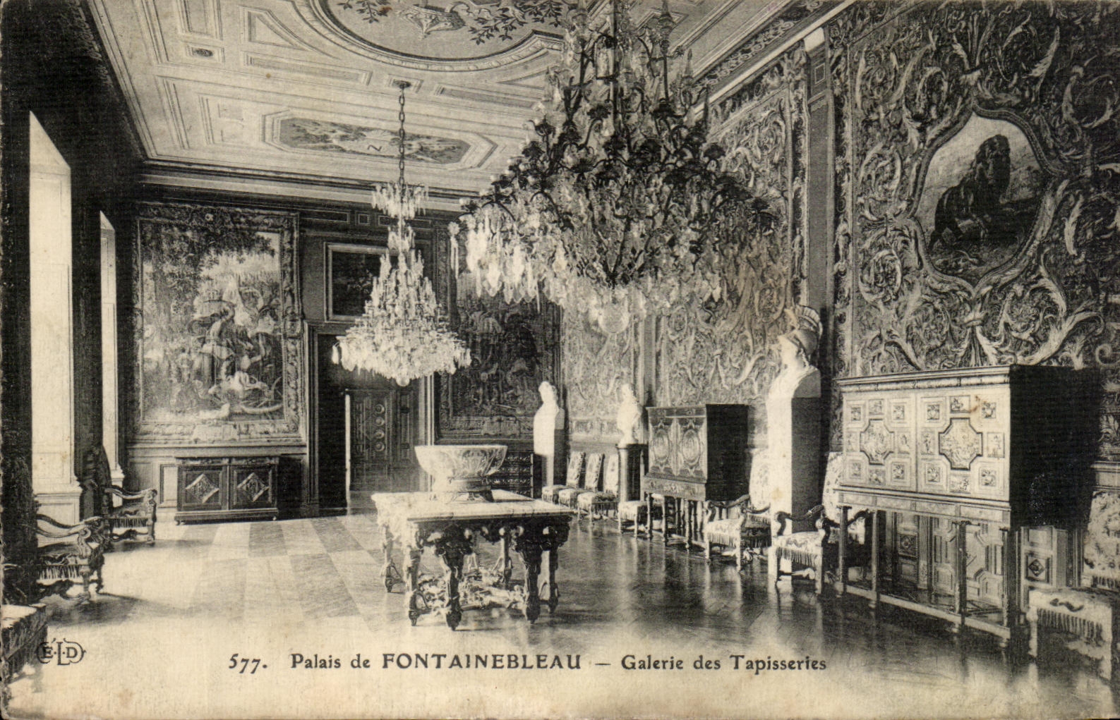 CPA Palais de Fontalnebleau Galerie des Tapisseries