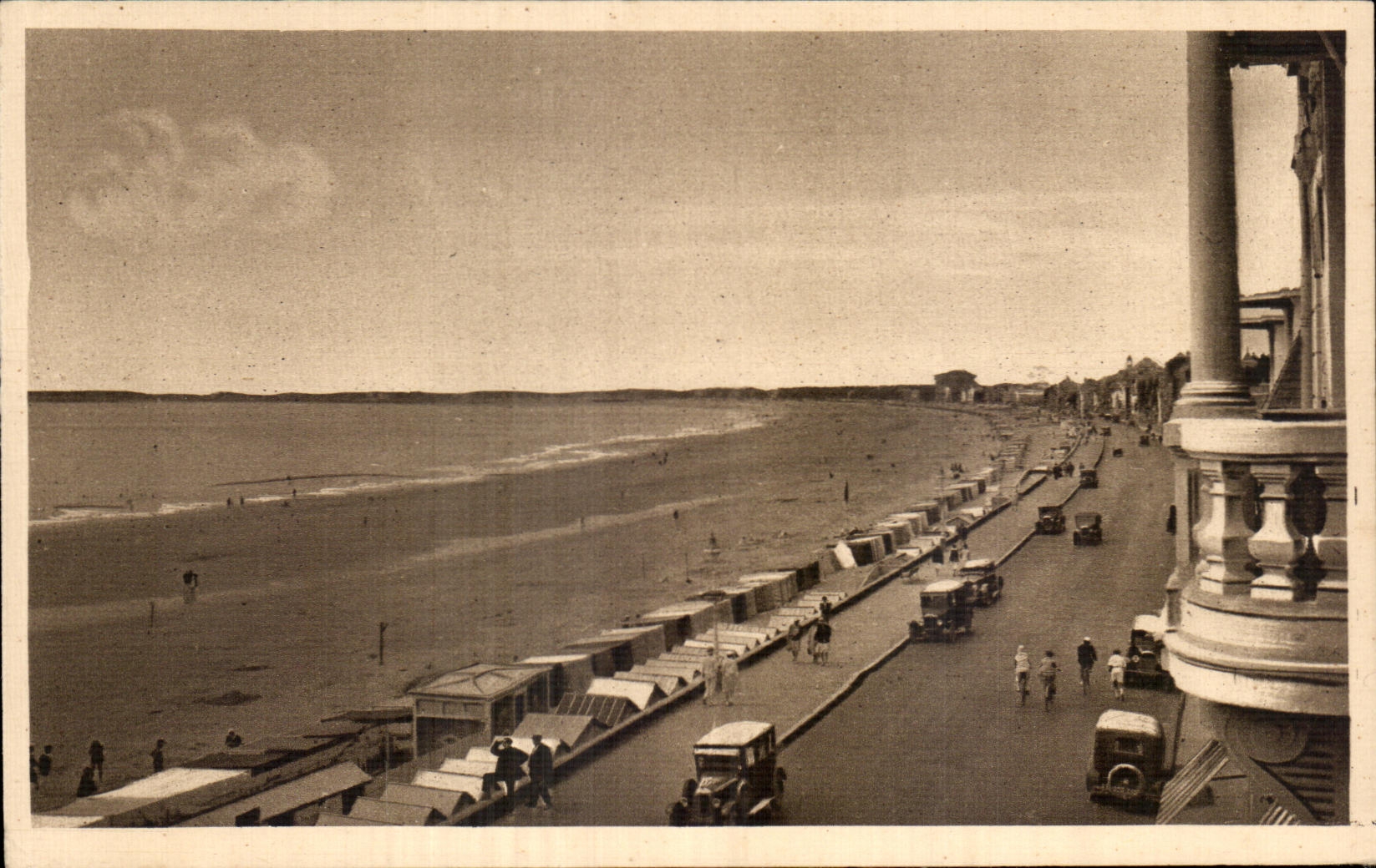 CPA Baule on Sea View of the Beach towards the Casino