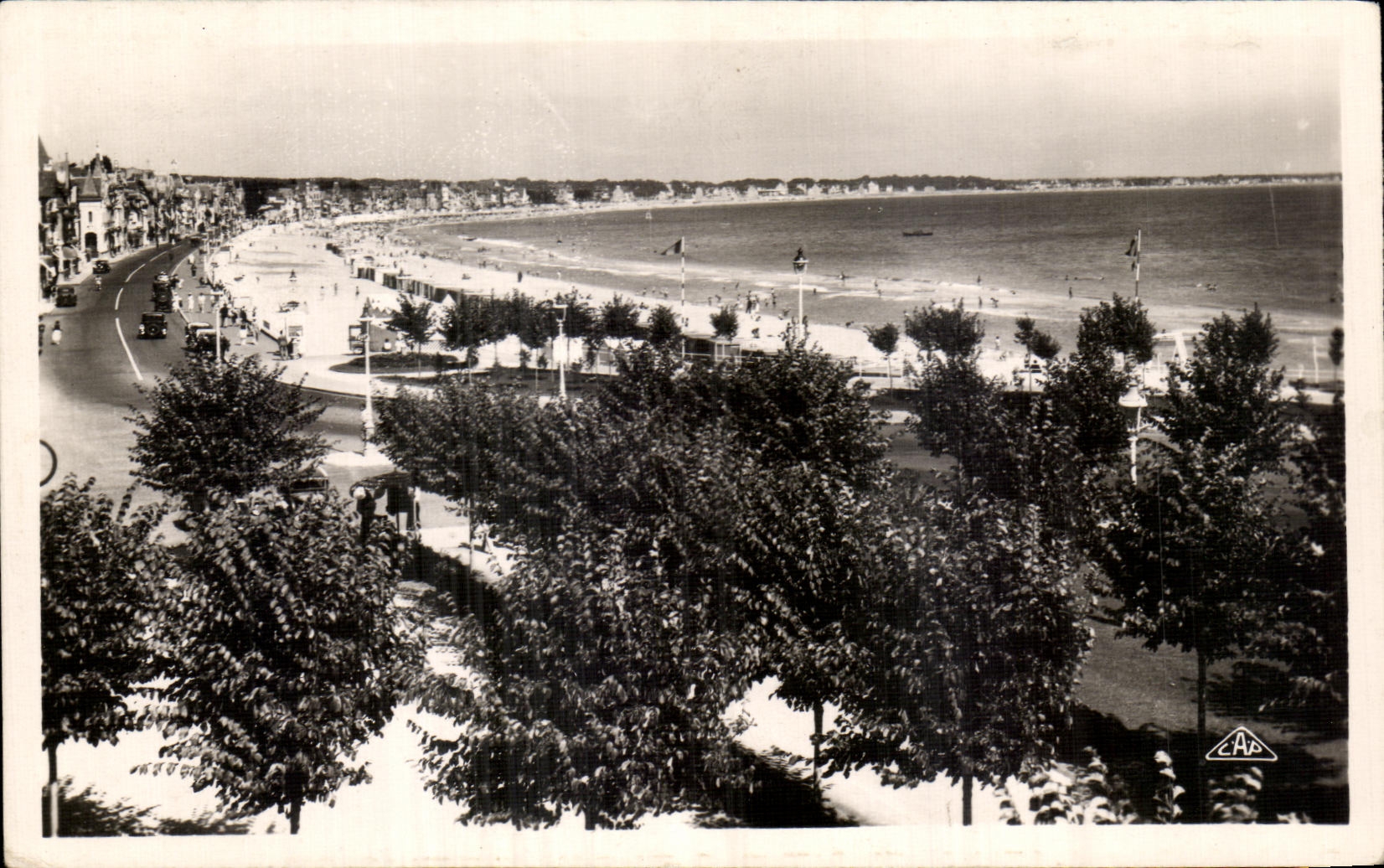 CPA La Baule Seen on Beach