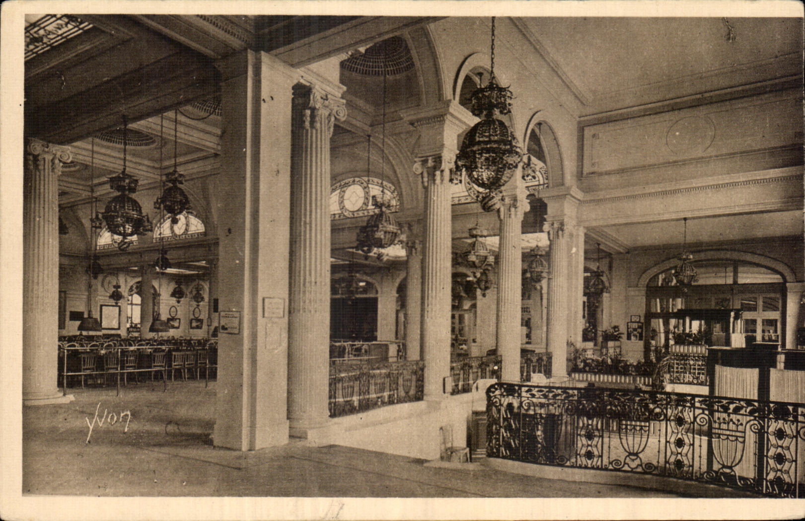 CPA La Baule the Hall and the Hall of the Casino