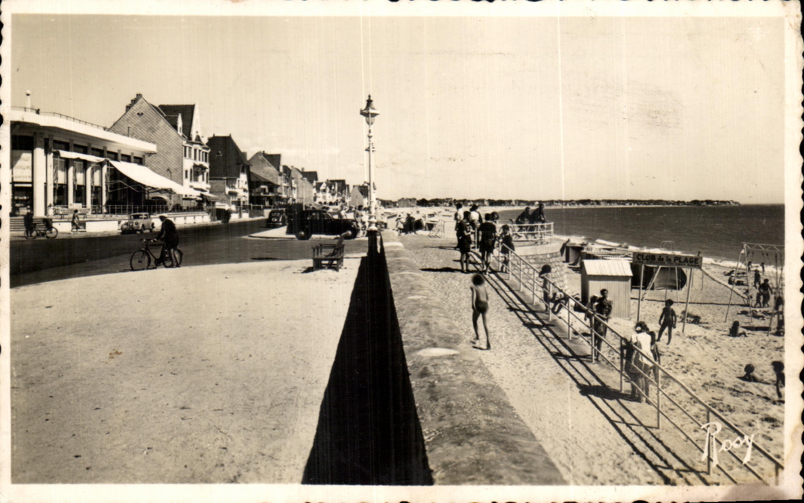 CPA La Baule Pens the Boulevard of Ocean and the Beach