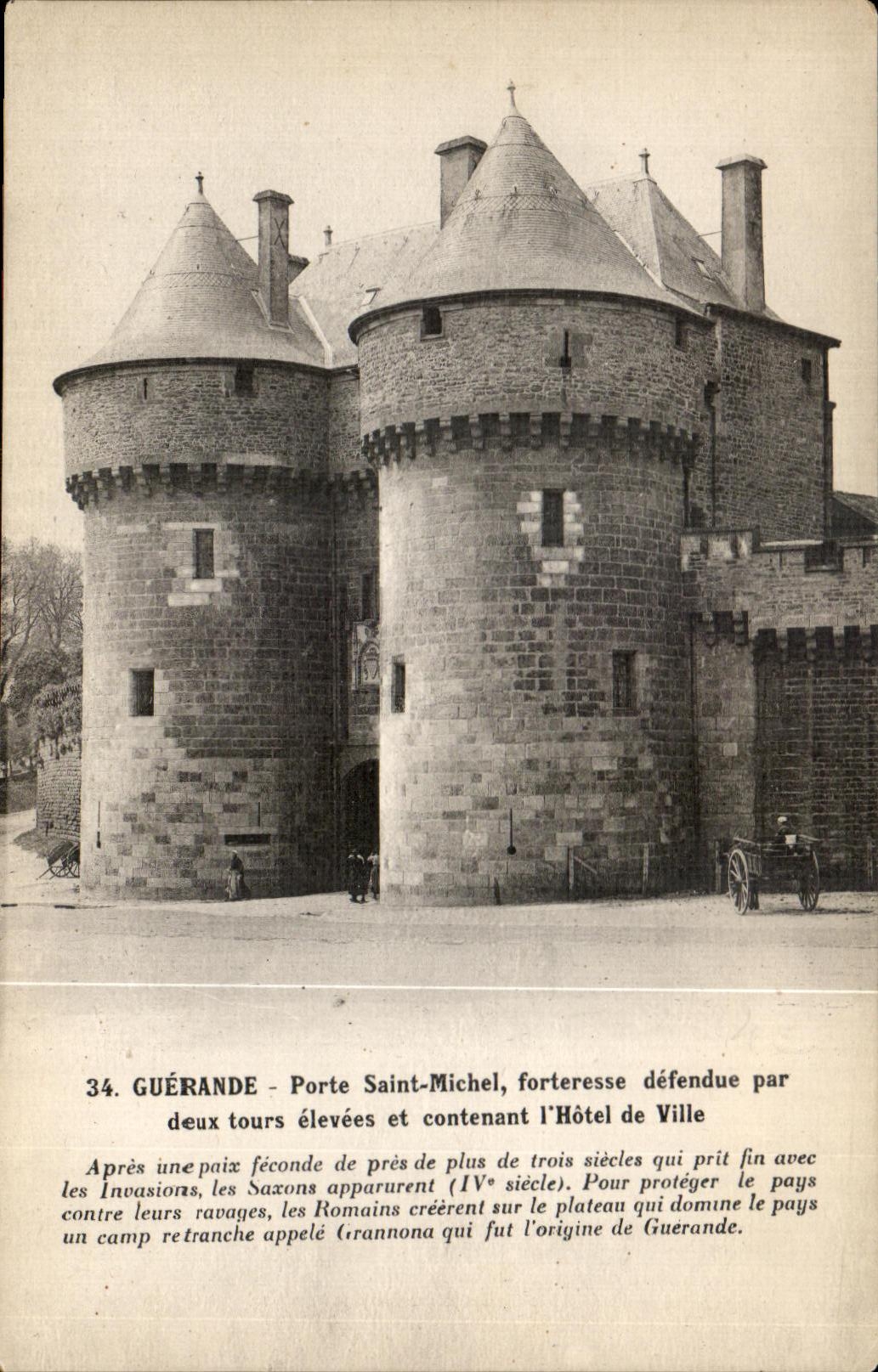 CPA Guerande Porte Saint Michel Forteresse defendue par deux tours elevees et contenant l Hotel de Ville