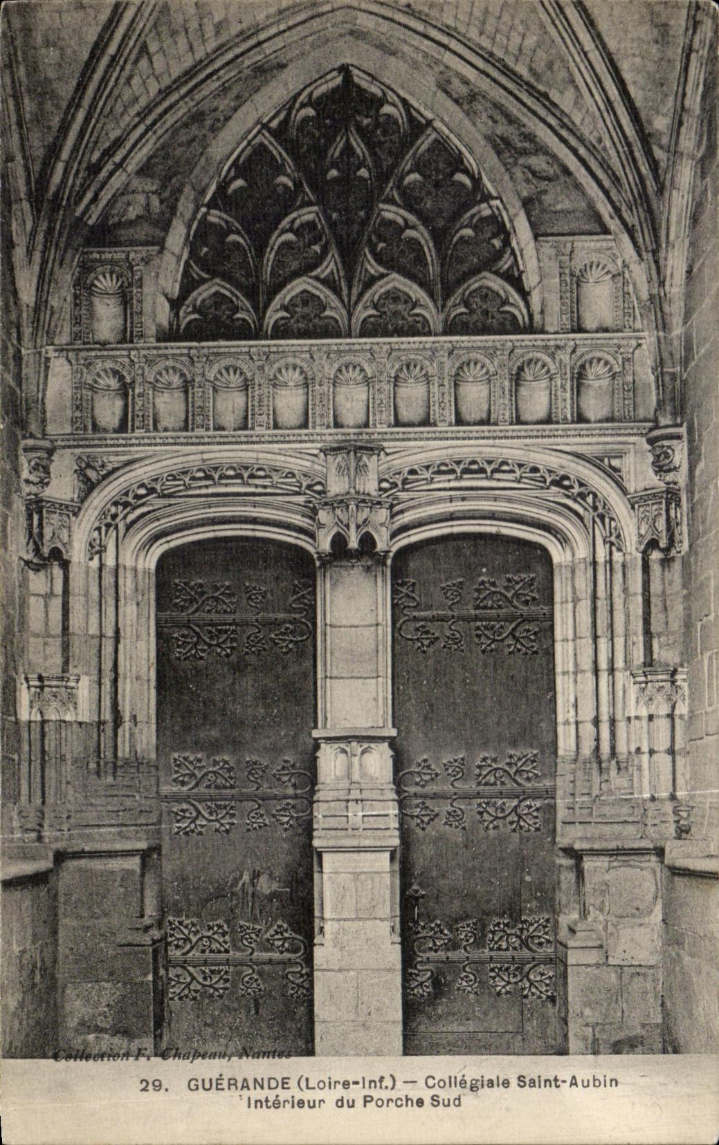 CPA Guerande Colleglale Saint Aubin Interieur du Porche Sud