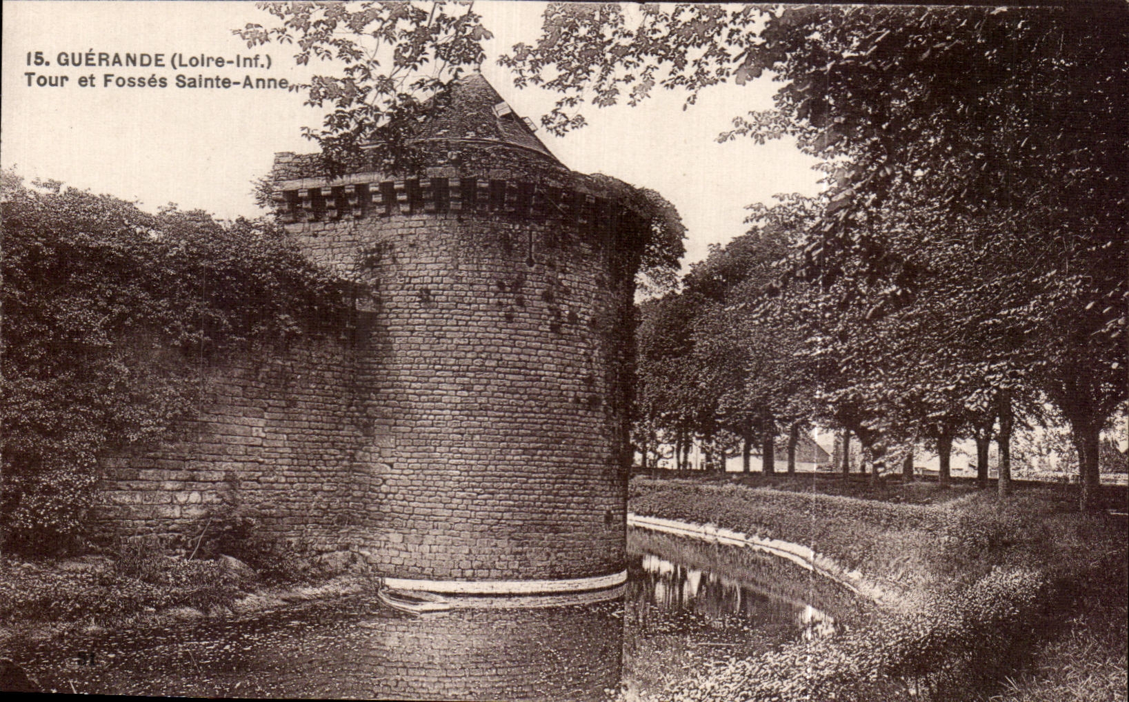 CPA Guerande Tour et Fosses Sainte Anne