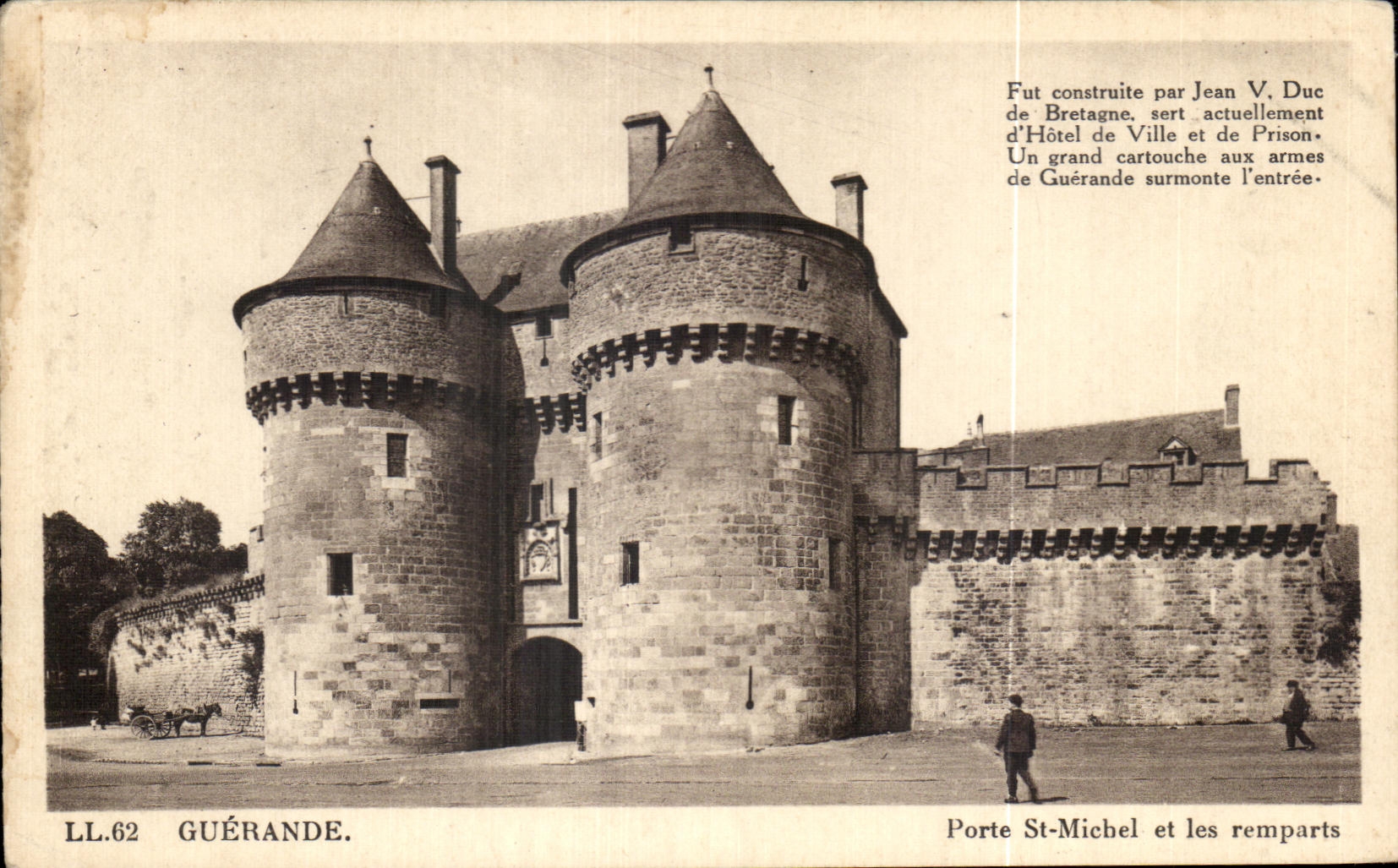 CPA Guerande Porte St Michel et les remparts
