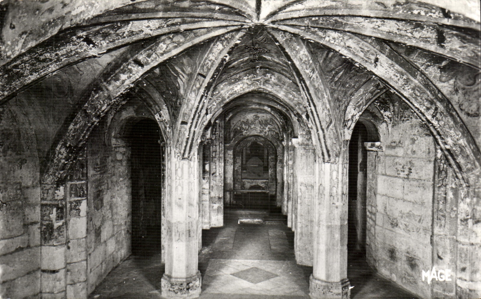 CPSM Auxerre Cryptes de I Eglise Saint Germain Chapelle Sainte Maxime 