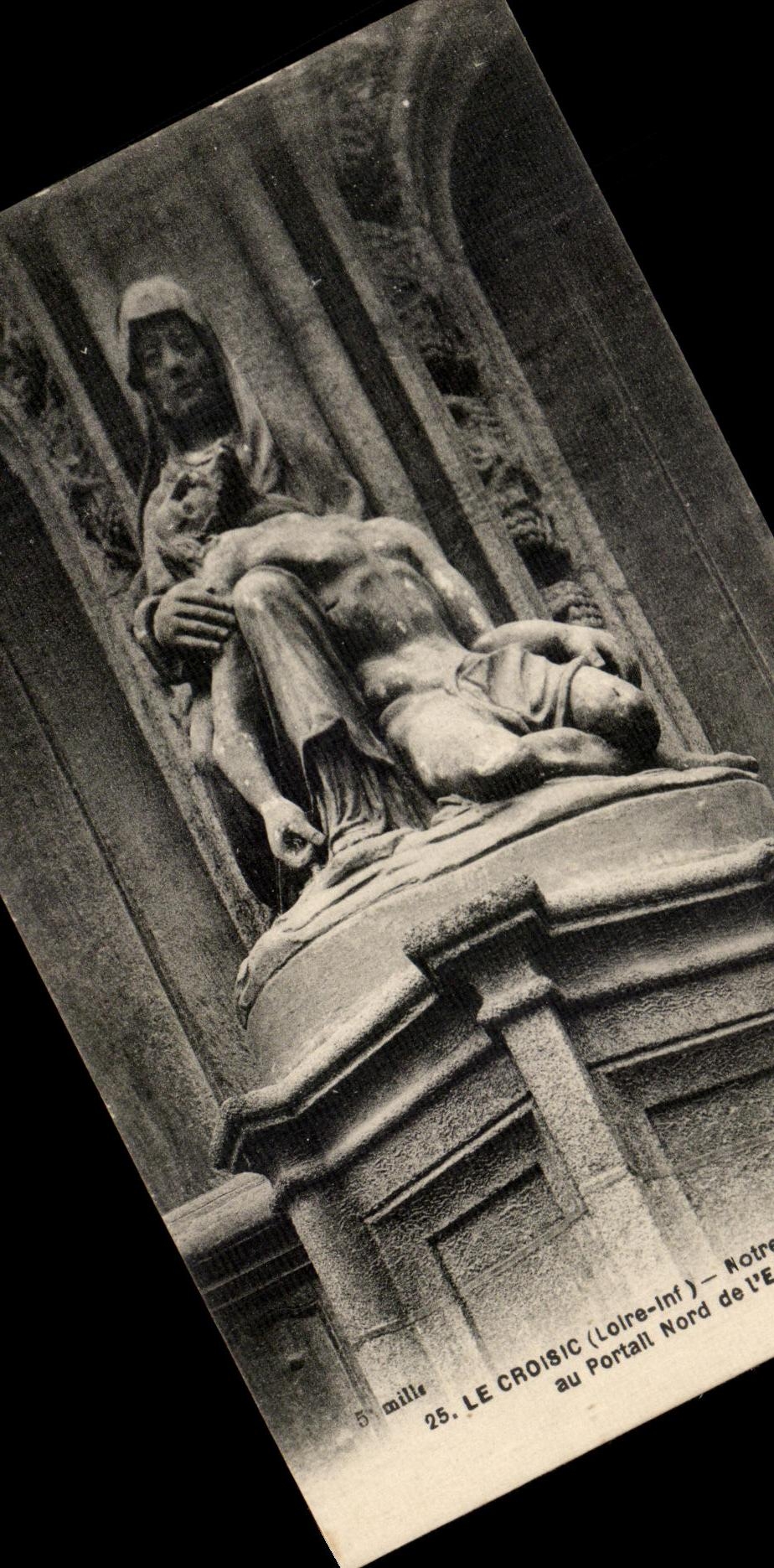 CPA Croisic Notre Dame de Pitie with the northern gate of church