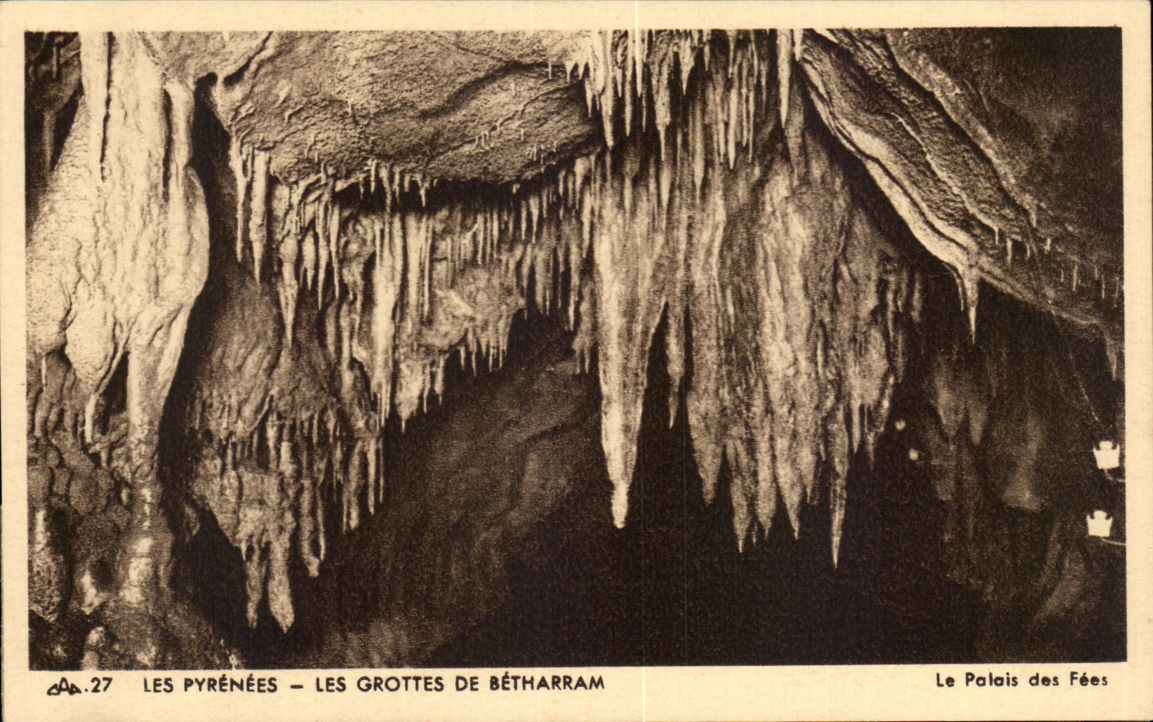 CPA Les Pyrenees Les Grottes De Betharram Le palais des Fees
