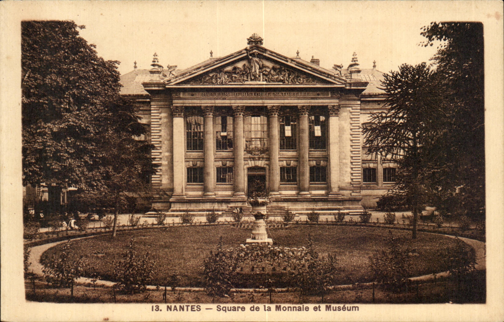 CPA Nantes Public garden of Monnale and Museum