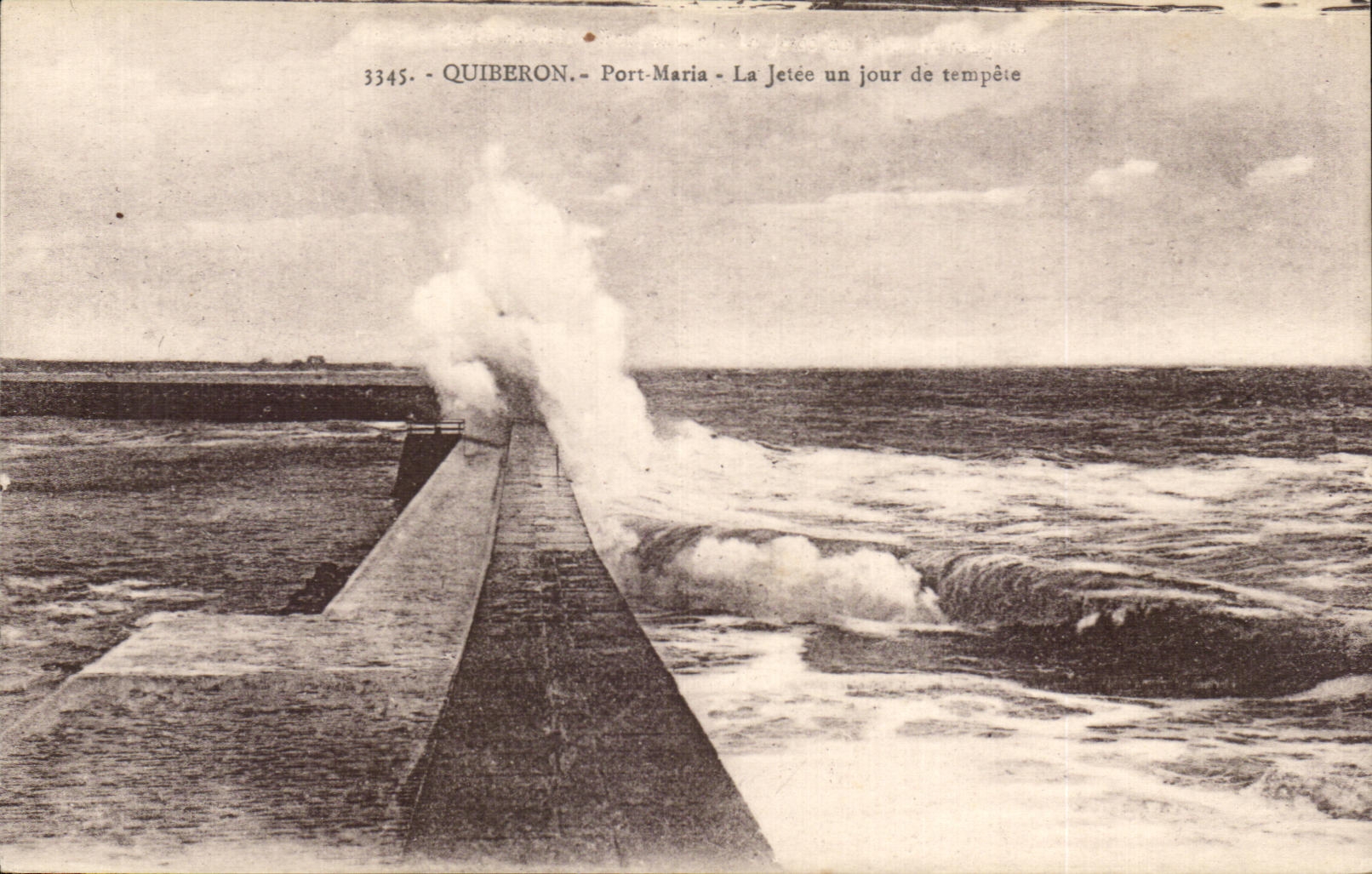 CPA Quiberon Port Maria La Jetee un jour de tempete