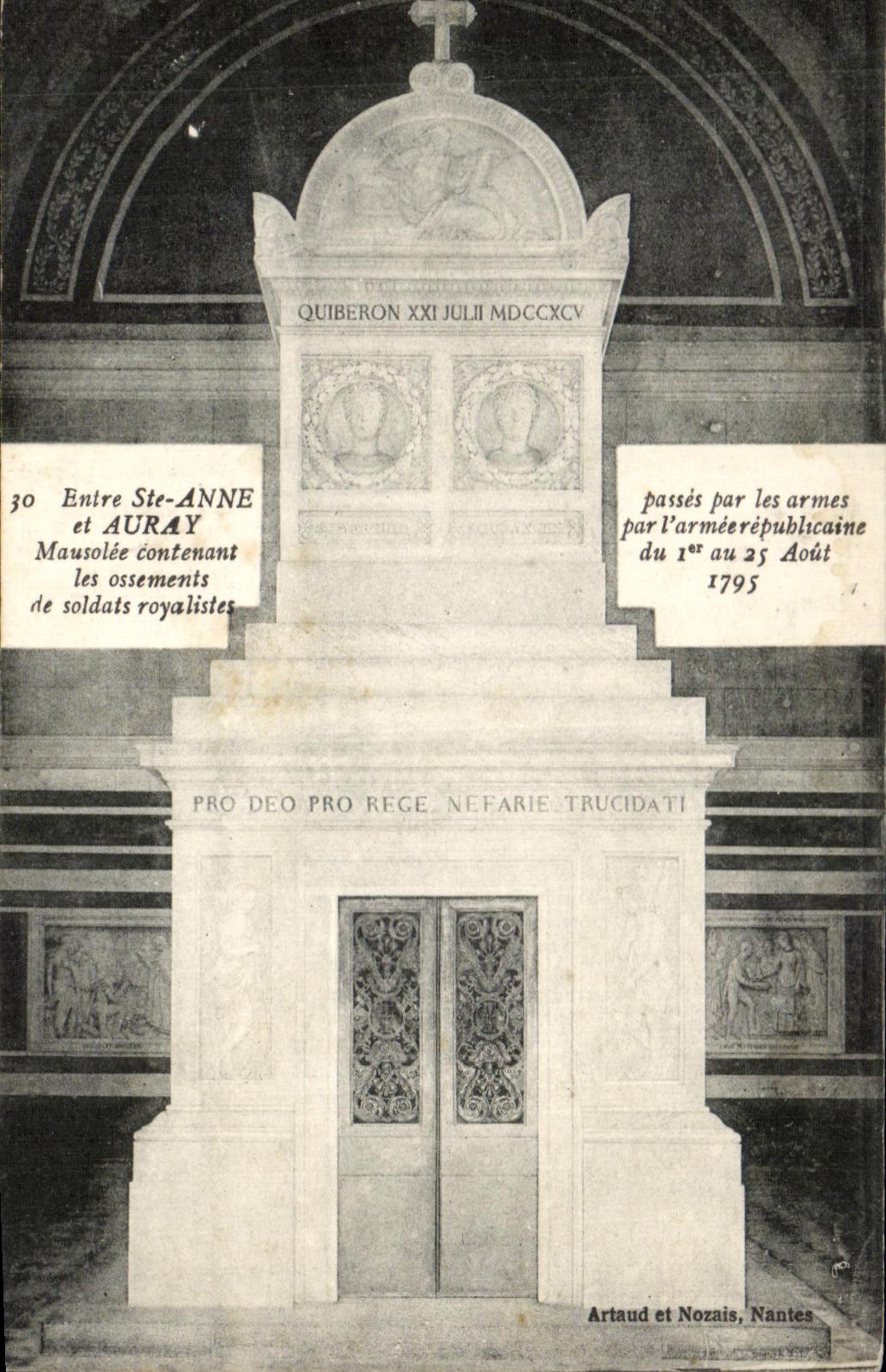 CPA Between Anne and Auray Mausoleum containing the royalist bones of soldiers master keys by the weapons