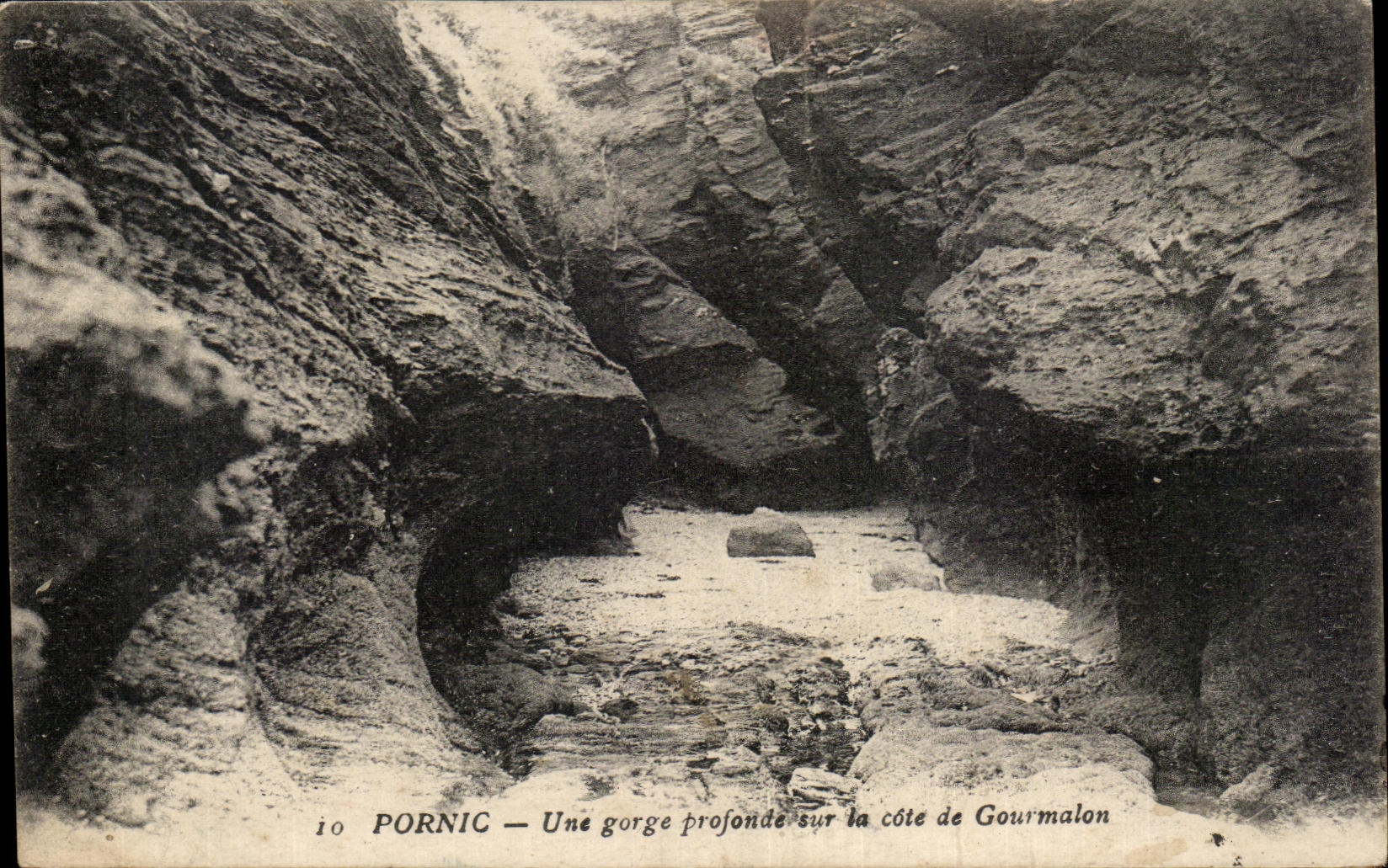 CPA Pornic Une gorge profonde sur la cote de Gourmalon