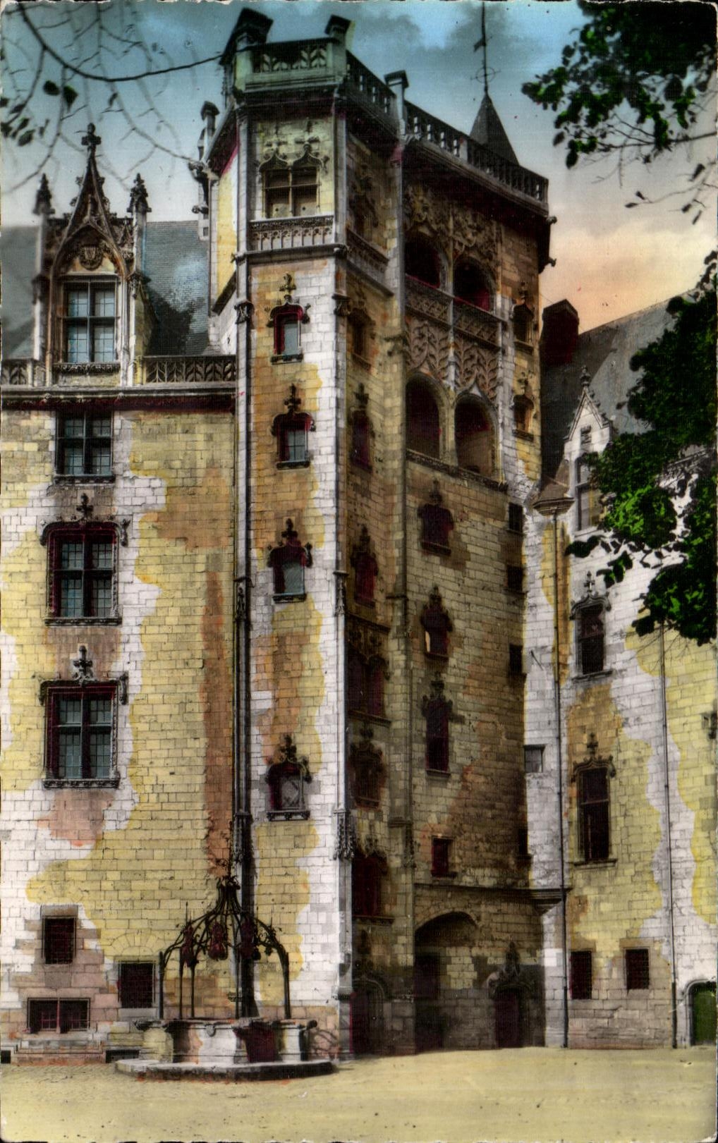 CPA Nantes Castle of the Dukes the Well