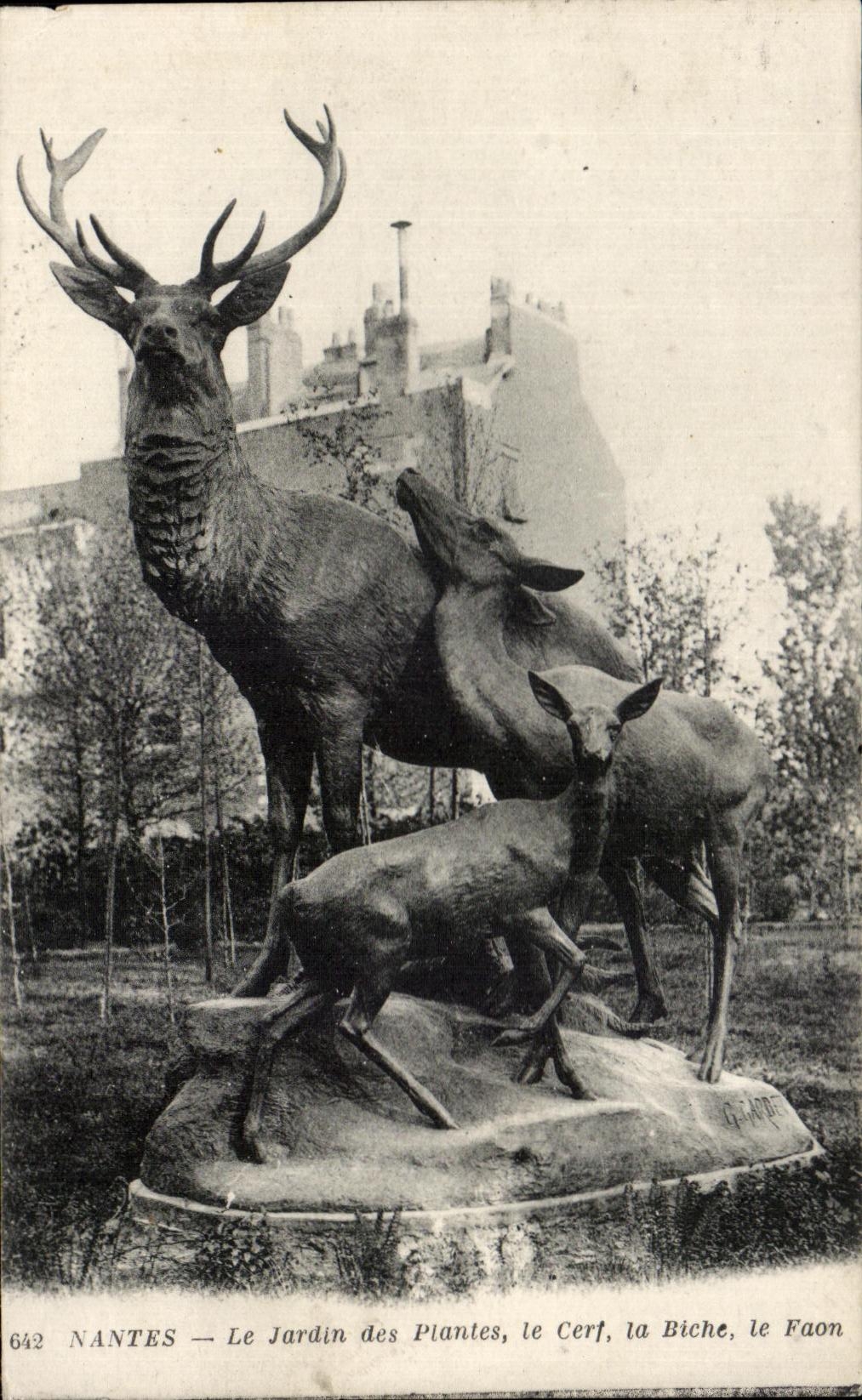 CPA Nantes the Garden of Punts the Stag the Hind the Fawn