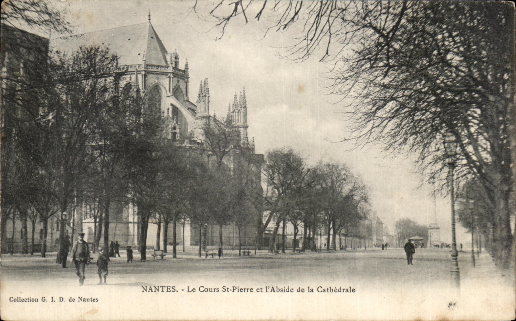 CPA Nantes the Course St Pierre and  Apse of the Cathedral