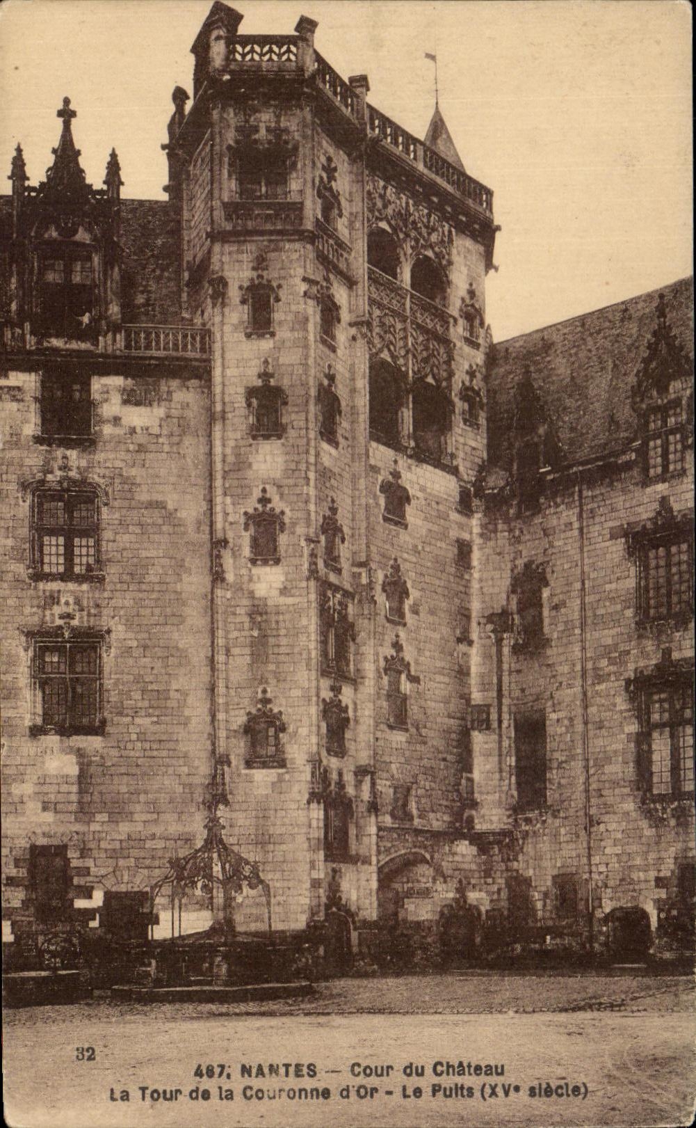 CPA Nantes Court of the Castle the Tower of the Crown but Well XV E Century