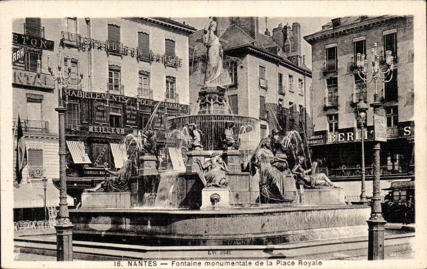 CPA Nantes monumental Fountain of the Royal Place