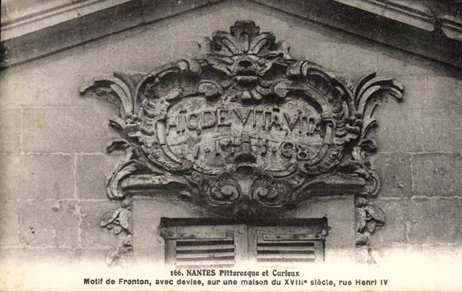 CPA Picturesque Nantes and Curious Reason for Pediment with currency known a house of the XVIIe century street Henri IV
