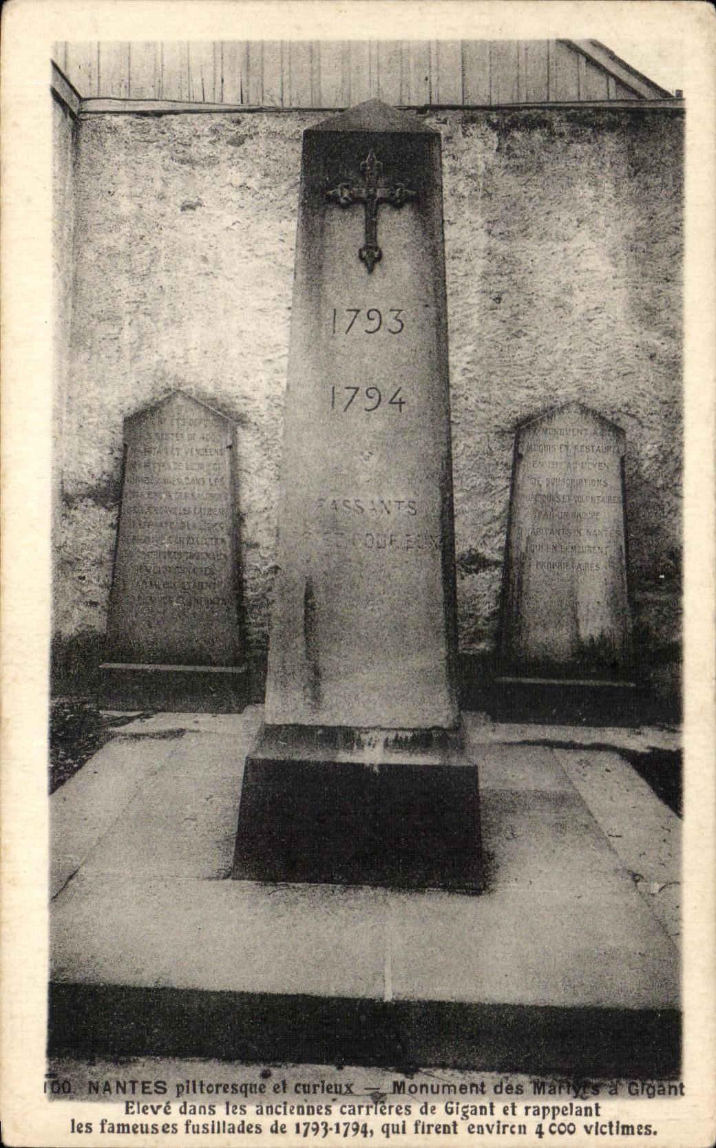 CPA Picturesque Nantes and Curious Monument of the Martyrs has Gigant the famous shootings of 1773 1794