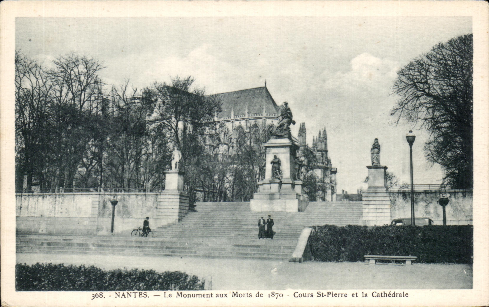 CPA Nantes the War memorial of 1870 Cours St Pierre and the Cathedral