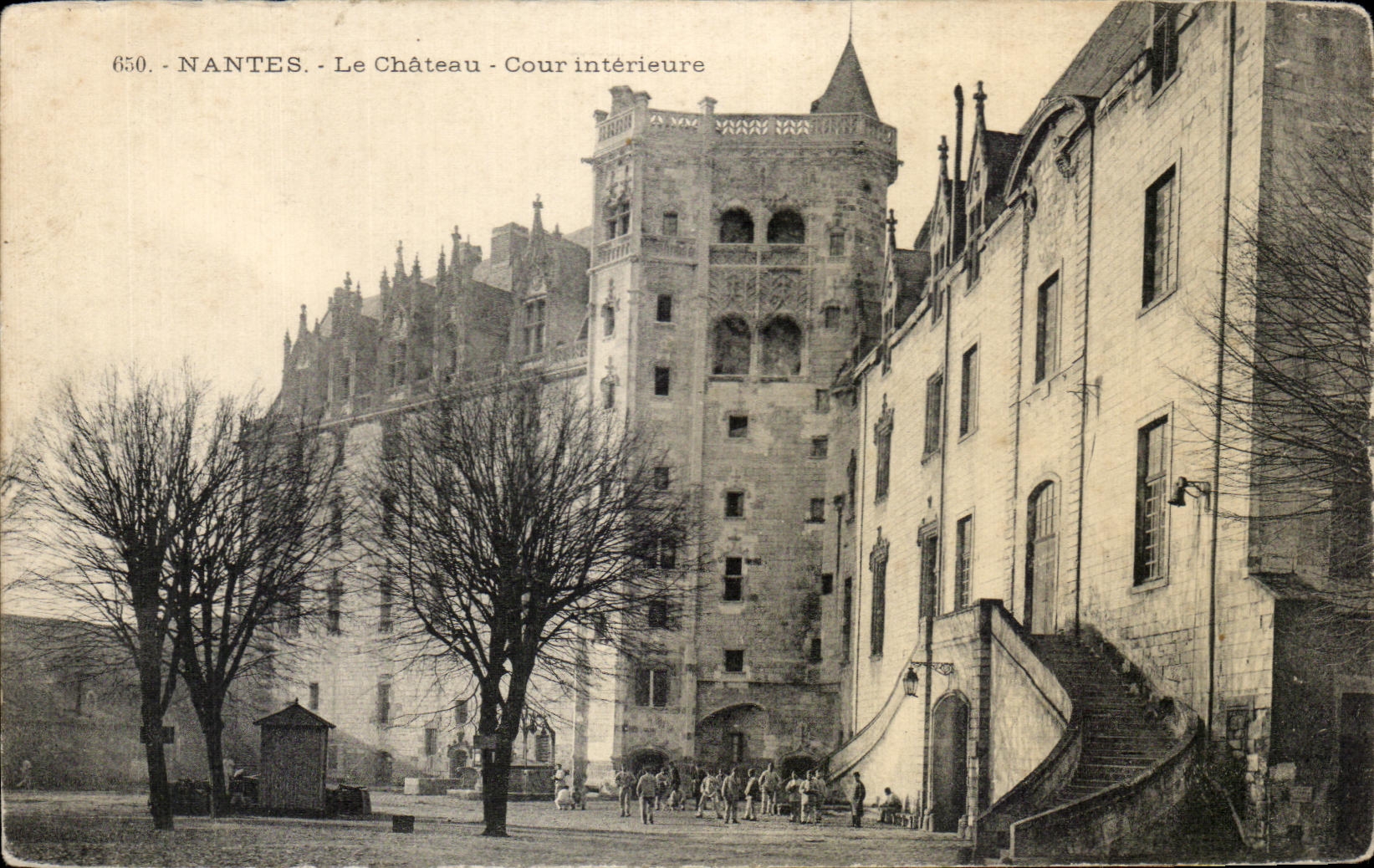 CPA Nantes the Castle interior Court Militaria