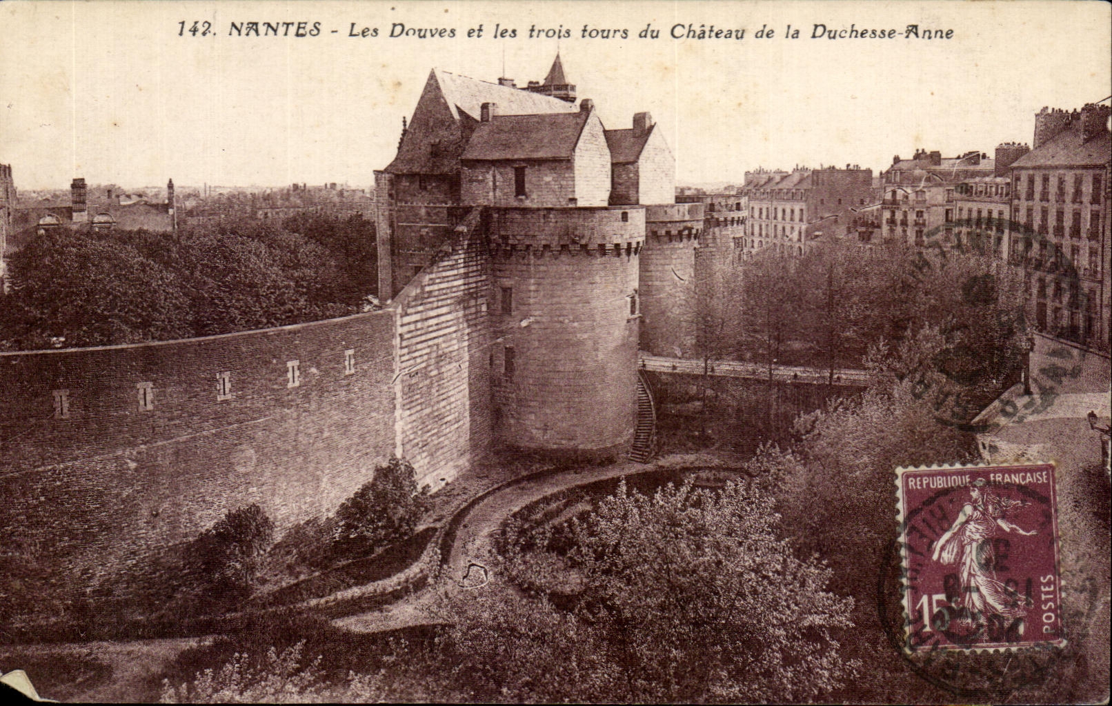 CPA Nantes Ditches and Three Tours of the Castle of the Duchess Anne