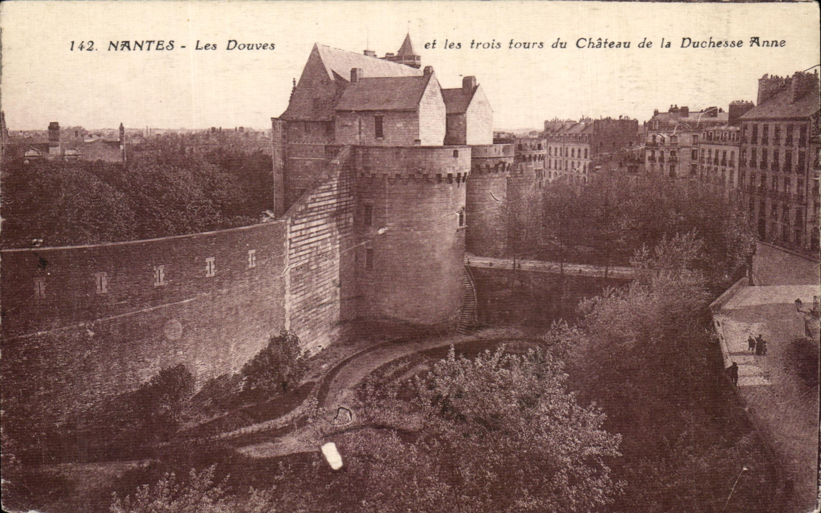 CPA Nantes Ditches I E (internal excitation) three turns of the castle of the duchess Anne
