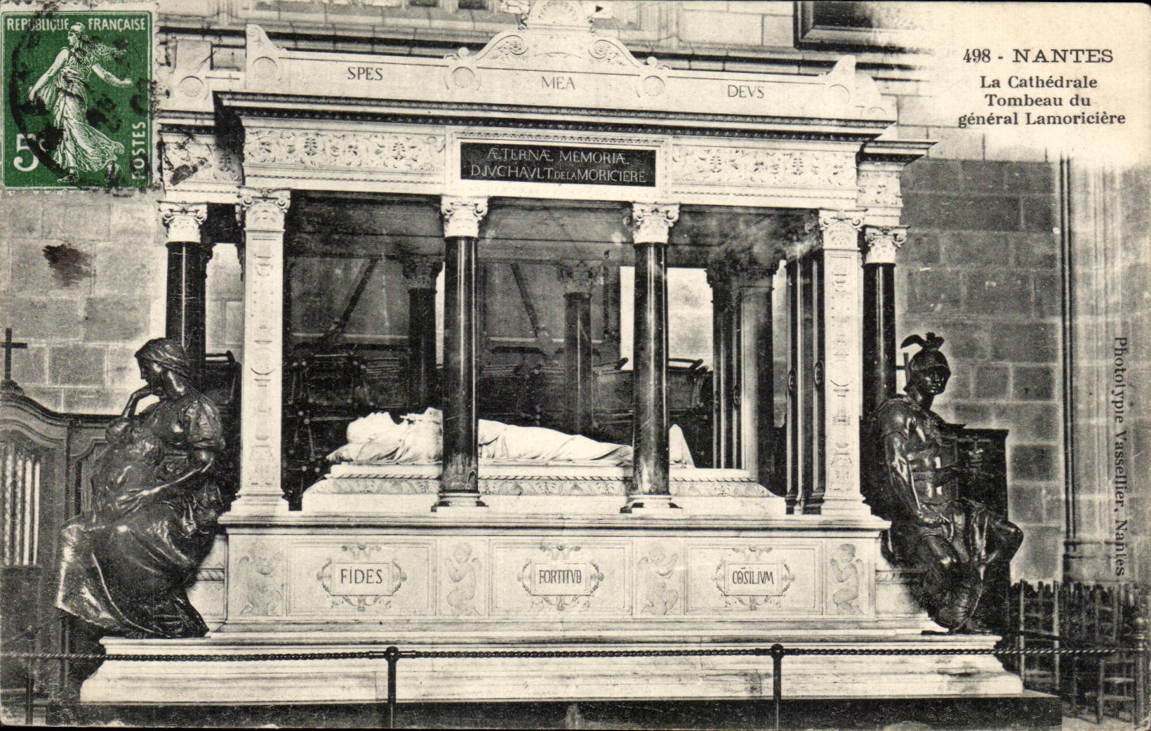 CPA Nantes the Cathedral Tomb of general Lamoriciere