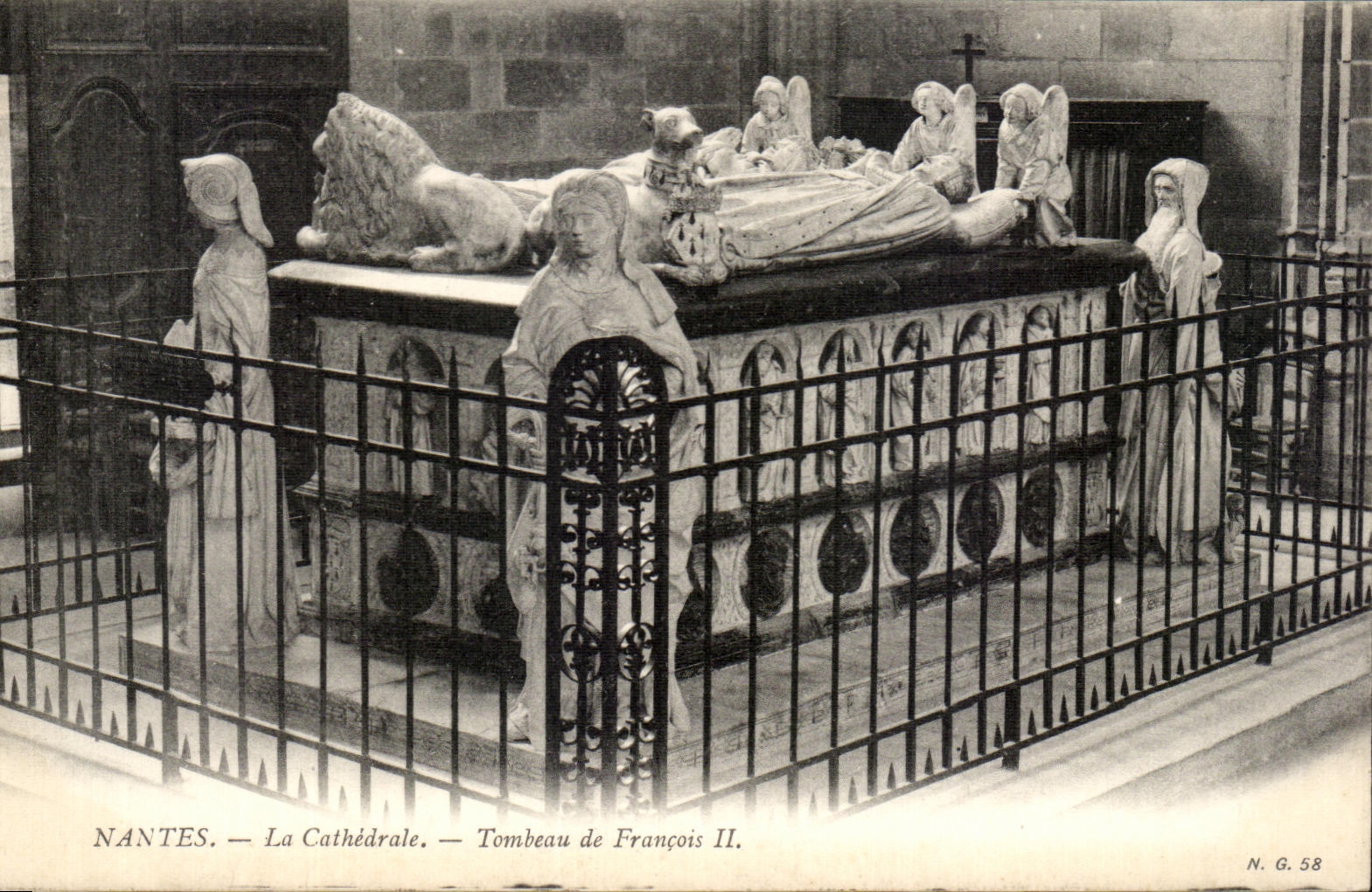CPA Nantes the Cathedral Tomb of Francois II