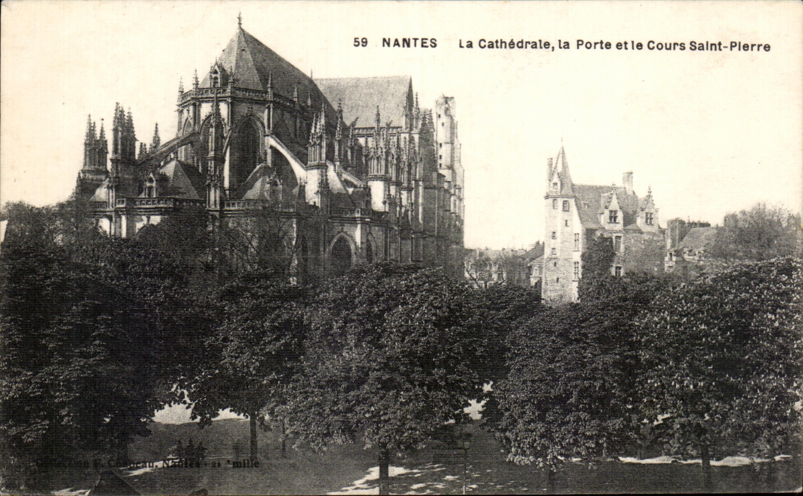 CPA Nantes the Cathedral the Gate and the Course Saint Plerre