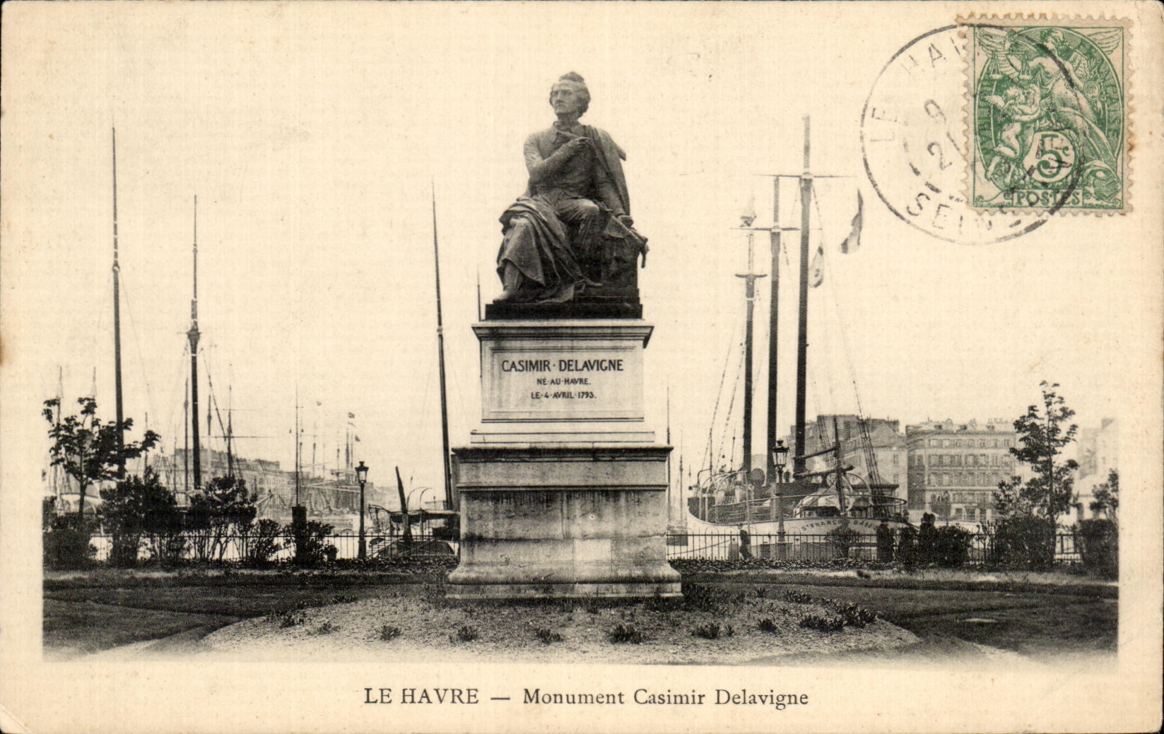 CPA Le Havre Monument Casimir Delavigne Boat