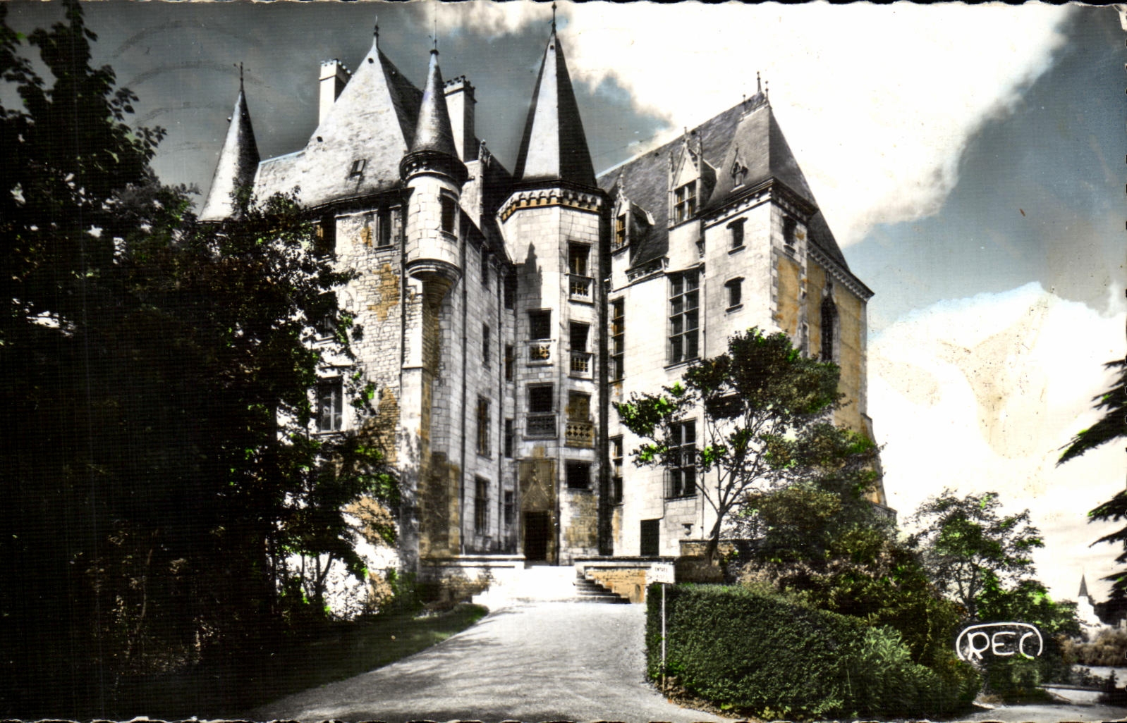 CPA Chateauroux (Indre) le chateau Raoul L entree cote parc