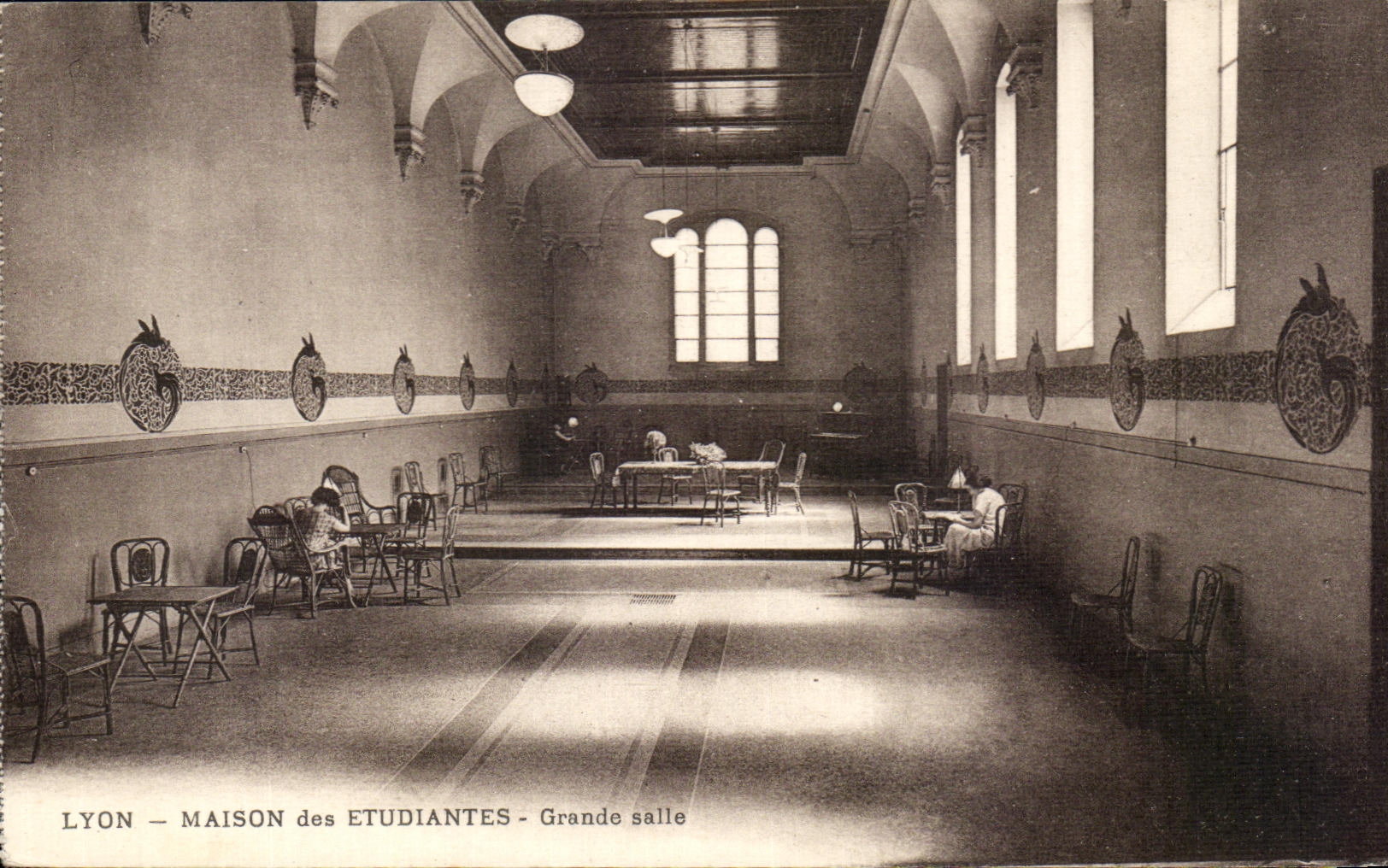 CPA St House of the Coeds Lyon Big room