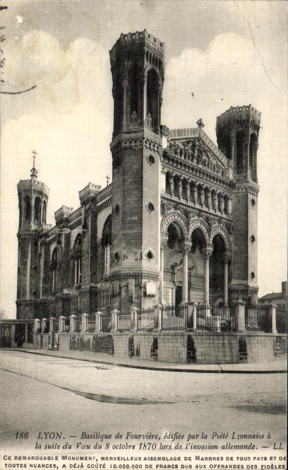CPA Lyon Basilica of Fourviere building by La Roche-sur-Yon-native Piety L