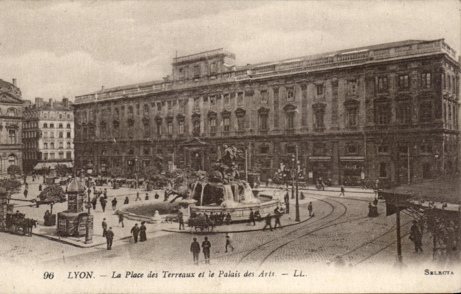 CPA Lyon Places Composts and the Palate of Arts