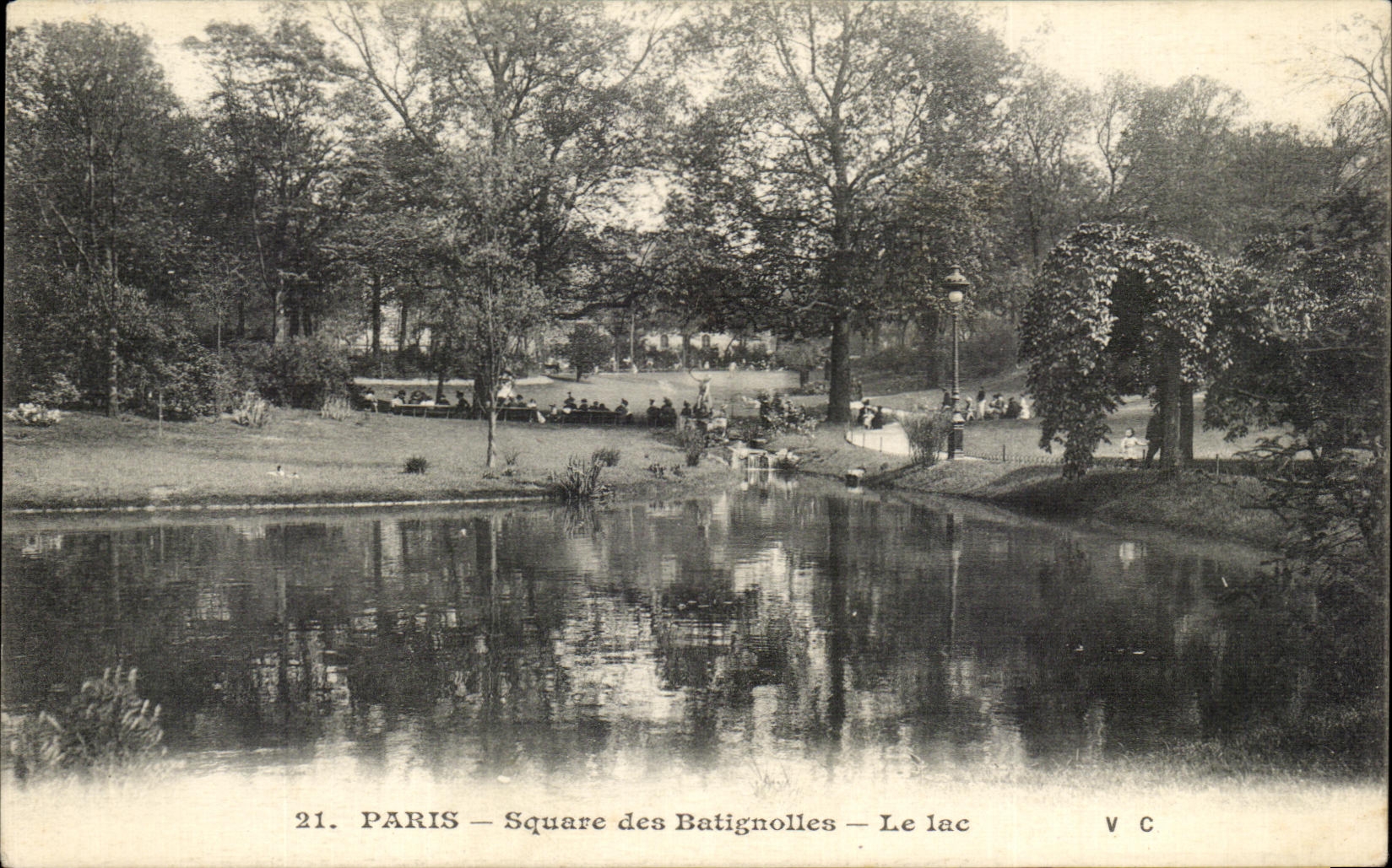 CPA Paris Squre of Batignolles the lake