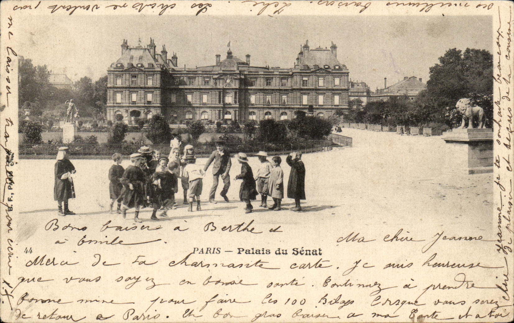 CPA Paris Palate of the Senate Children Luxembourg Lion