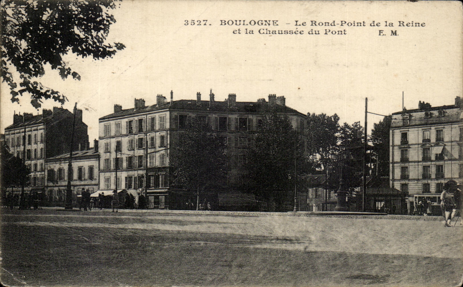 CPA Boulouge Le Rond Point de la Reine et la Chaussee du Pont