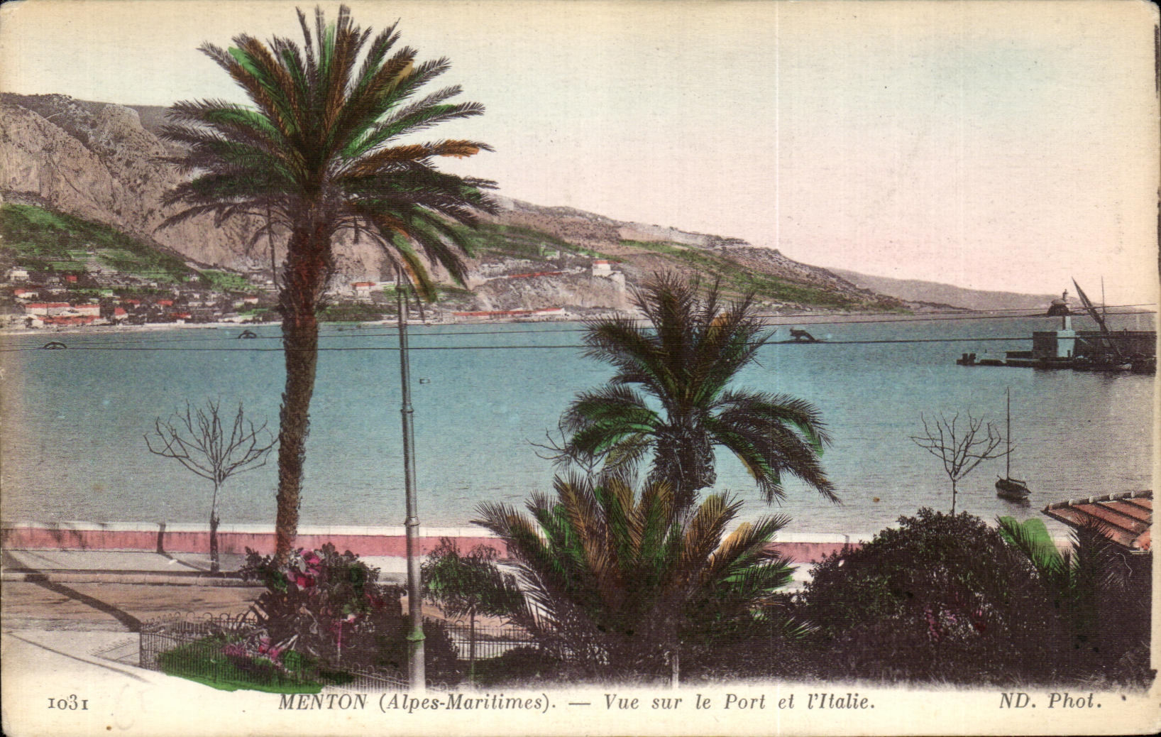 CPA Menton Vue sur le Port et l ltalie